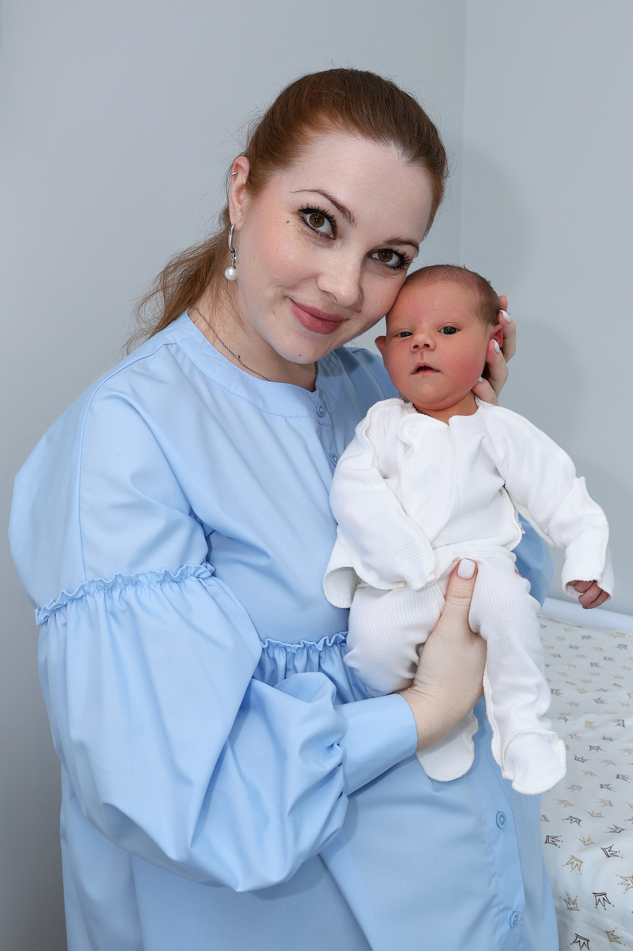 Съемка выписки из роддома Иноземцева на Фортунатовской. Фотосъемка выписки из роддома в Москве, заказать фотографа на выписку ньюборн съемка в роддоме newborn фотограф в Юдино