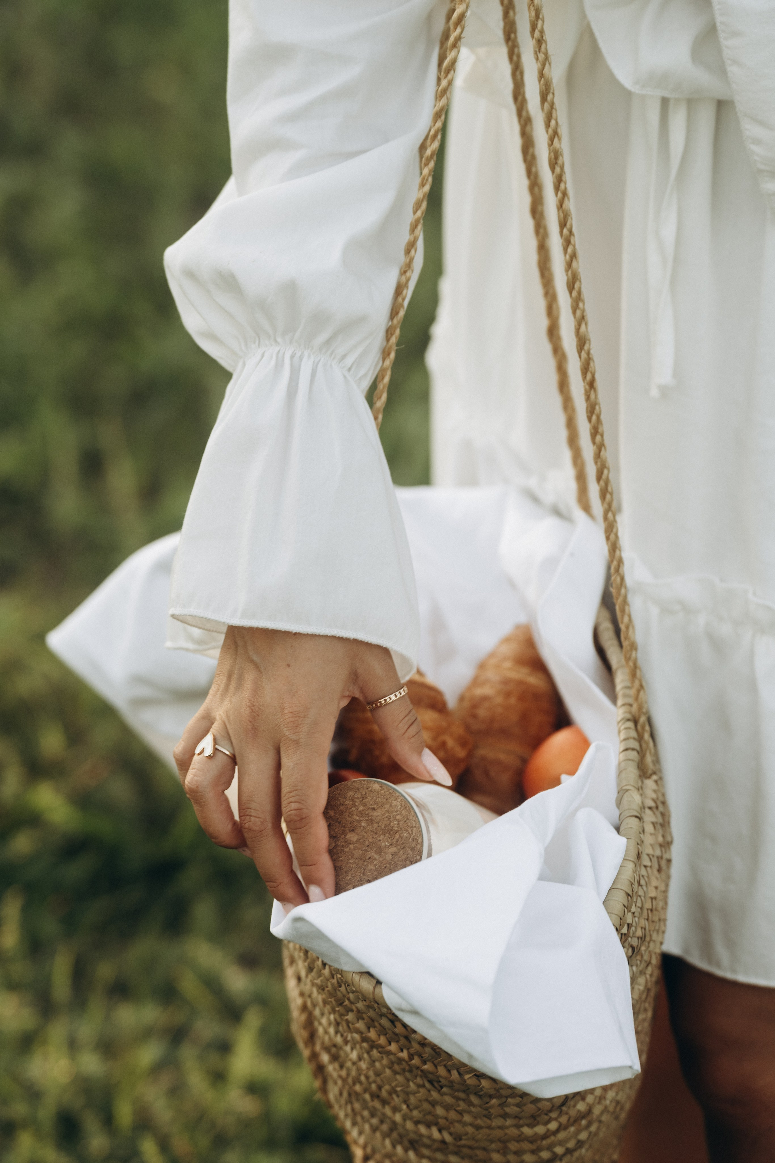 Семья с собакой - веселые кадры на пляже Новороссийска