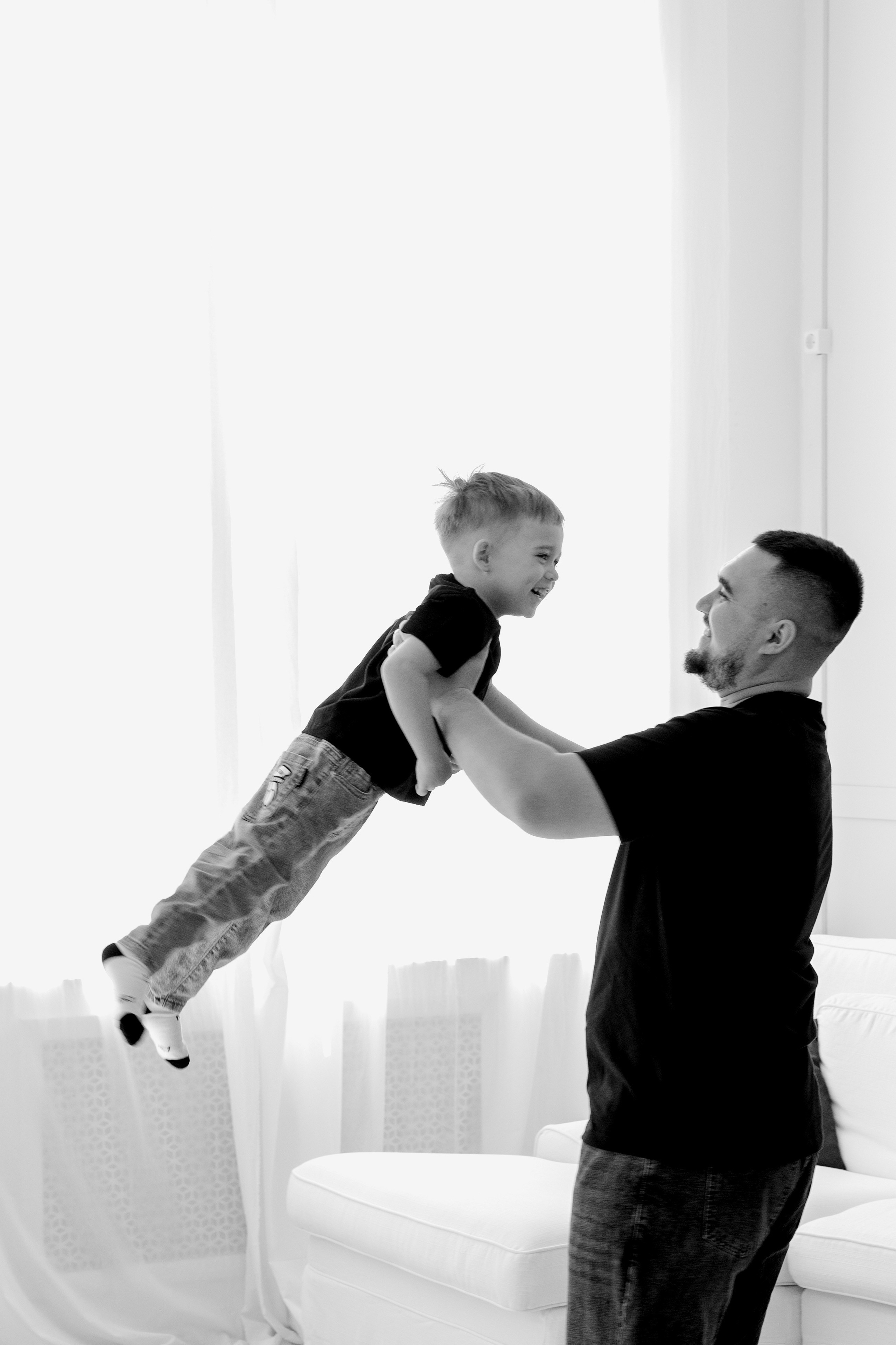 Семейная фотосессия в студии (Михаил, Крестина и Макар). Женский фотограф в Орске Новотроицке Динара Долганова