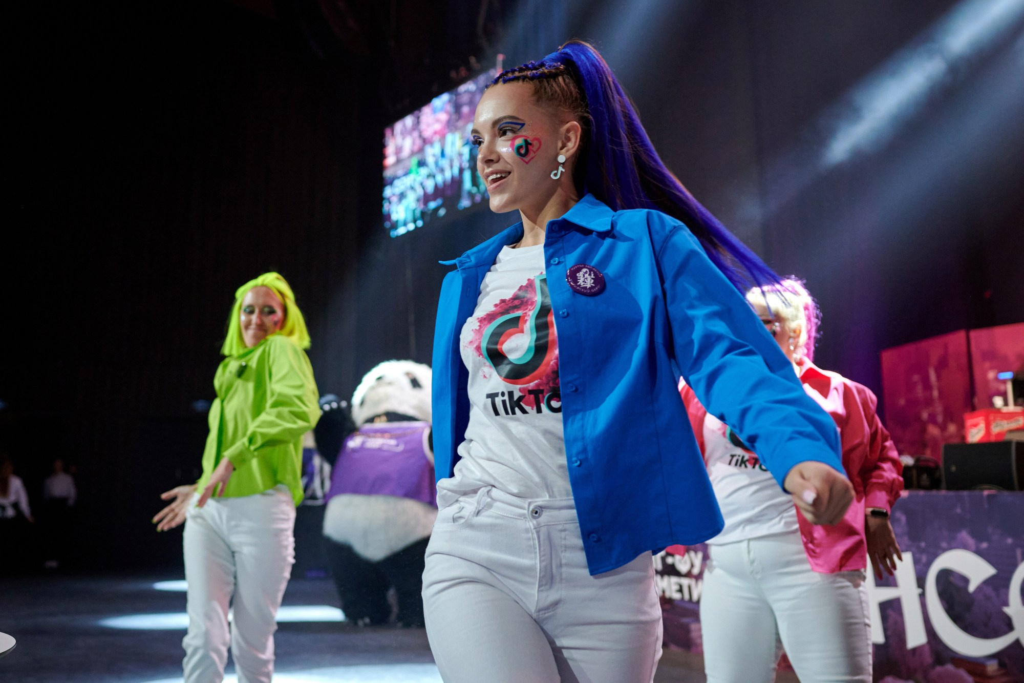 Магнит Косметик — конкурс «Золотой Магазин». Мезенцев Евгений фотограф