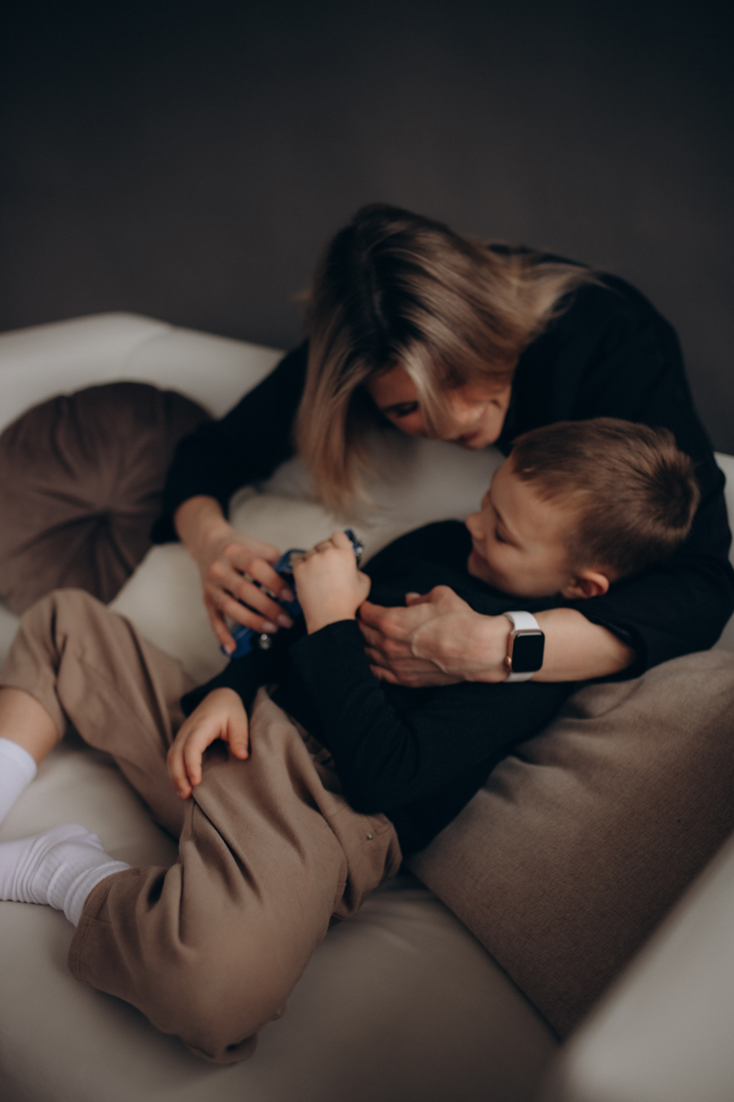 Семейная фотосессия в студии г. Тихвин. Услуги