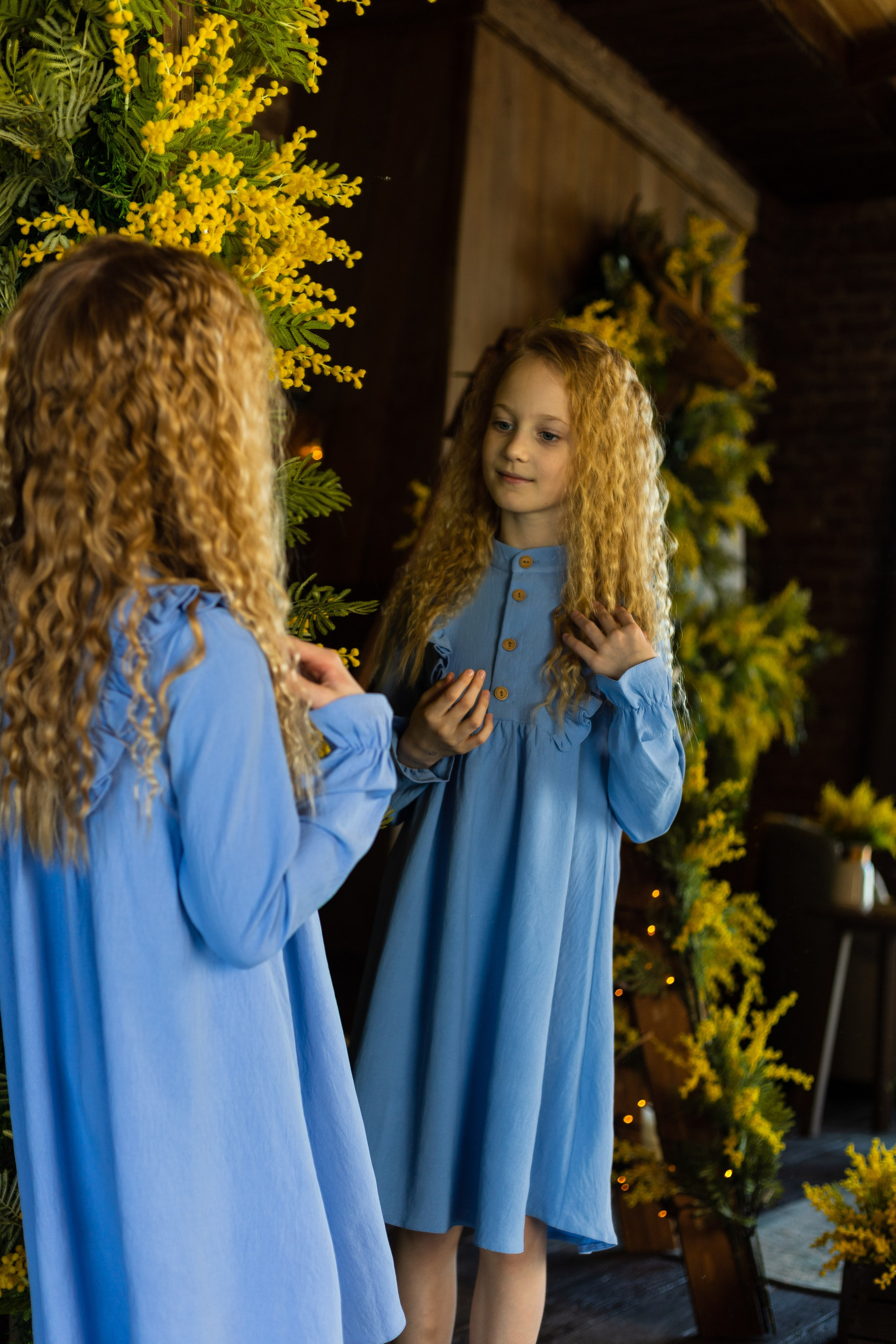 Алиса с сестренкой. Детская фотосессия в студии с мимозой. Семейный и детский фотограф в Санкт-Петербурге Павлова Елена