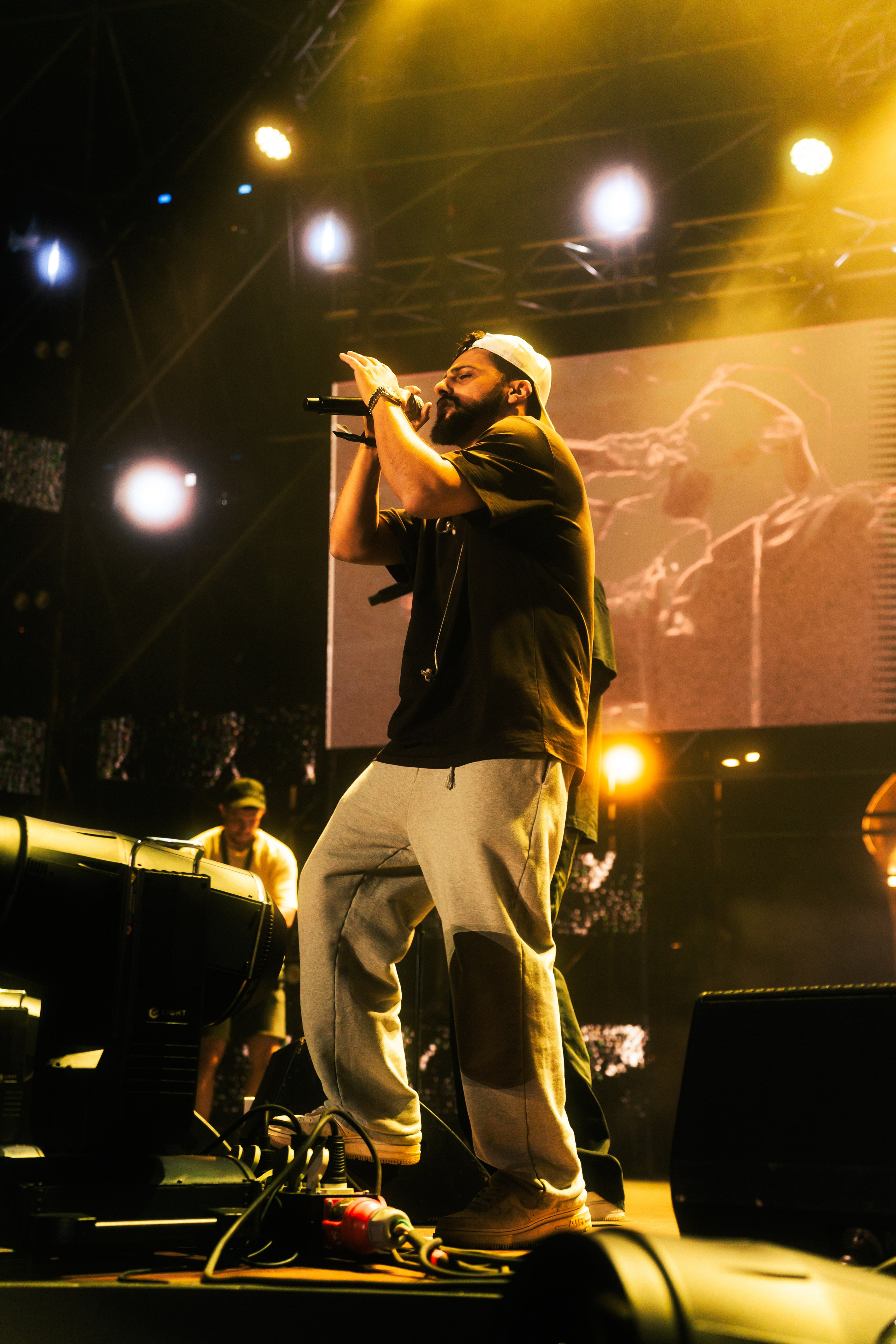 Концерт Jakone & A.V.G на фестивале Grounded Event. Ilya Foxy — автомобильный фотограф