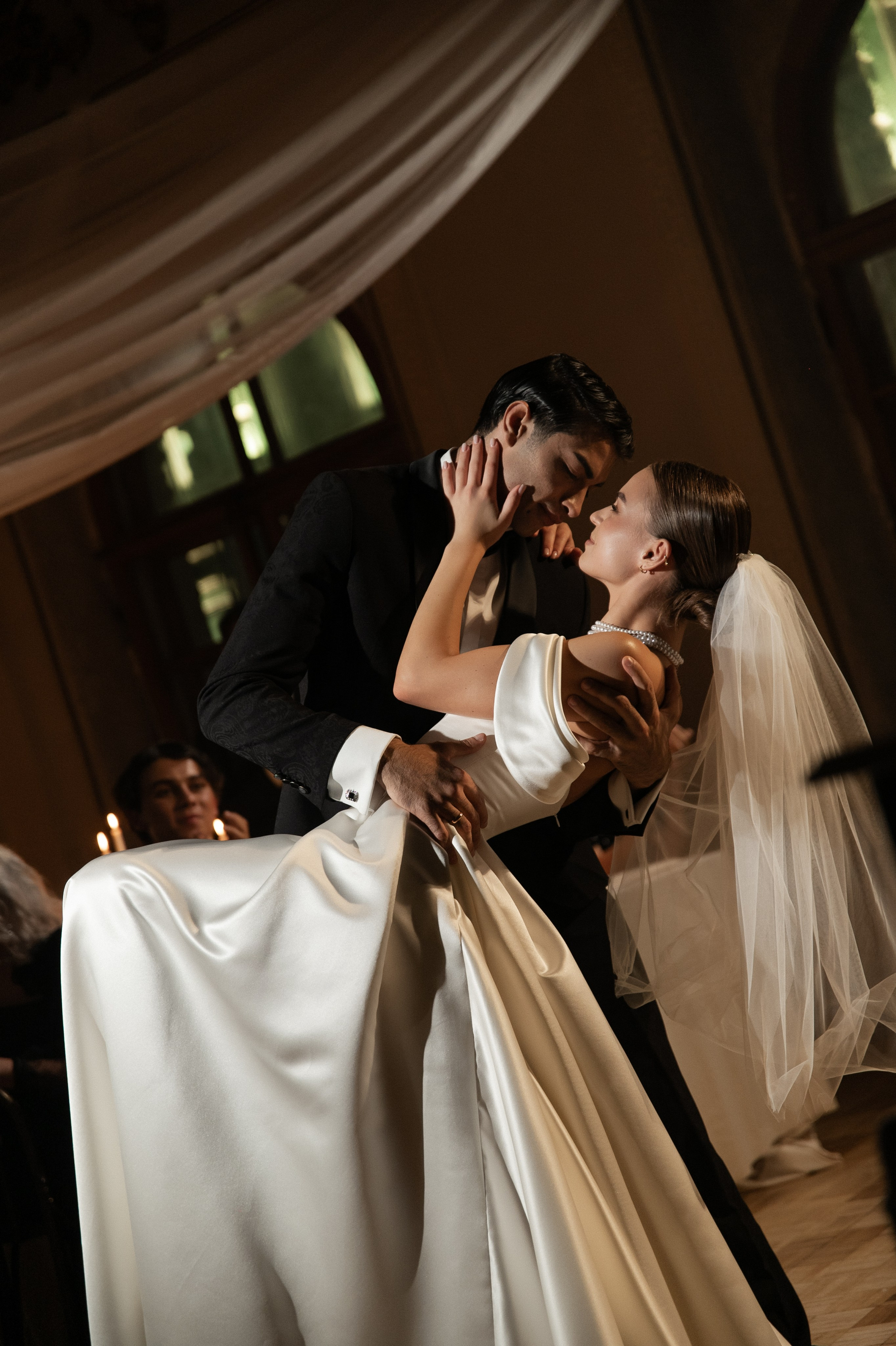 Камерный свадебный ужин при свечах в старинном особняке в фотостудии 21. Kult. Ярослава Ерина — свадебный фотограф в Москве