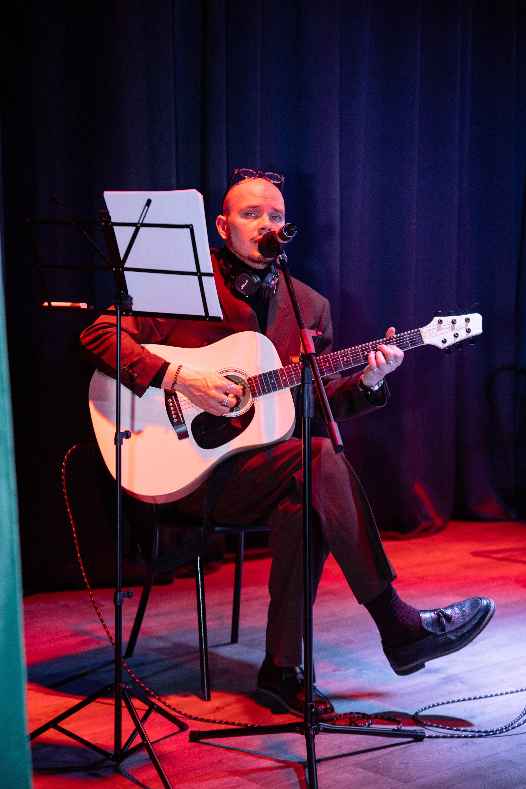 Поэтический вечер с Игорем Бушмелевым и Никой Станиславчик. Фотограф Юлия Мальцева