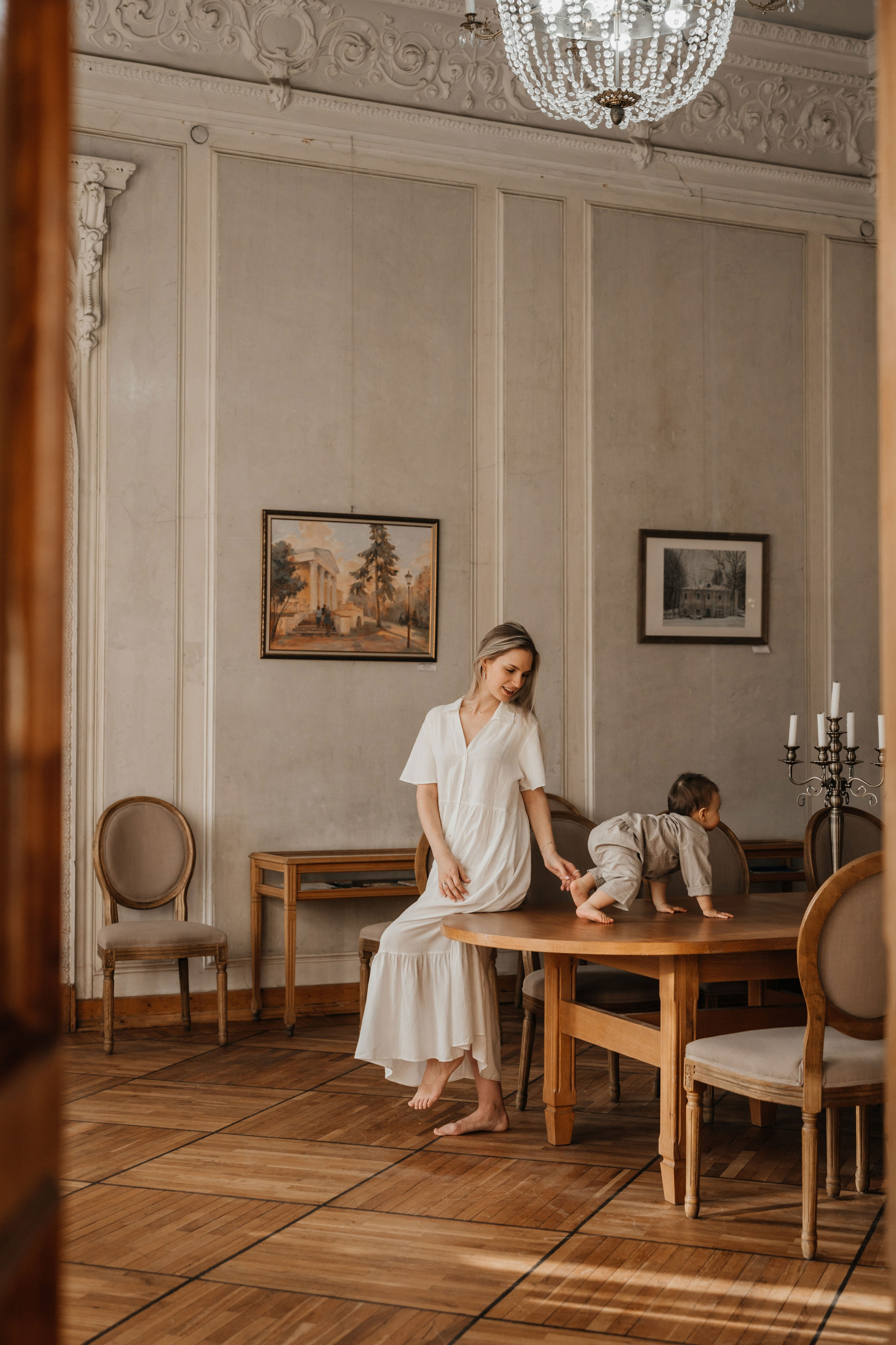 Маленькие ножки в читальне им. Пушкина. Ваш фотограф Вика Артемова