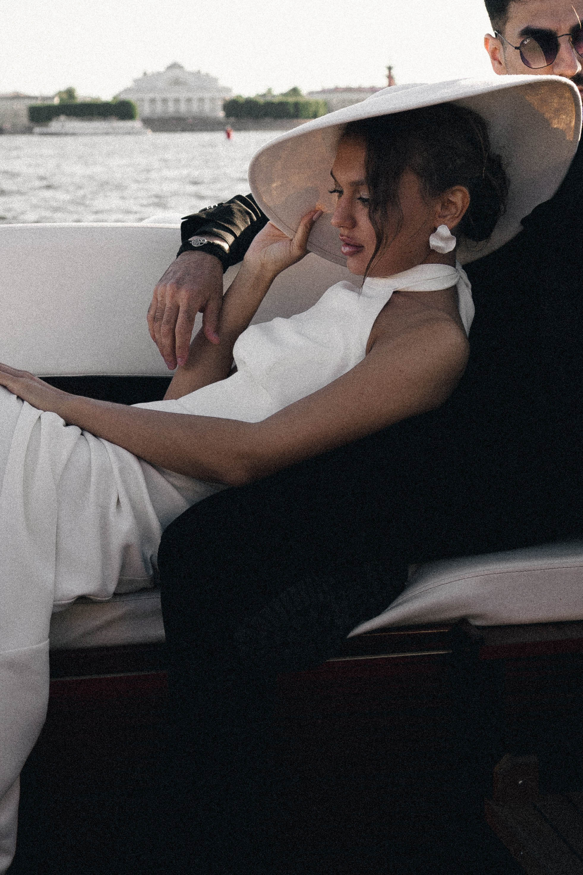 СВАДЕНБНАЯ СЬЕМКА НА КАТЕРЕ ПО КАНАЛАМ САНКТ-ПЕТЕРБУРГА И В АКВАТОРИИ НЕВЫ. Профессиональный фотограф, Санкт-Петербург — Виктория Богомолова