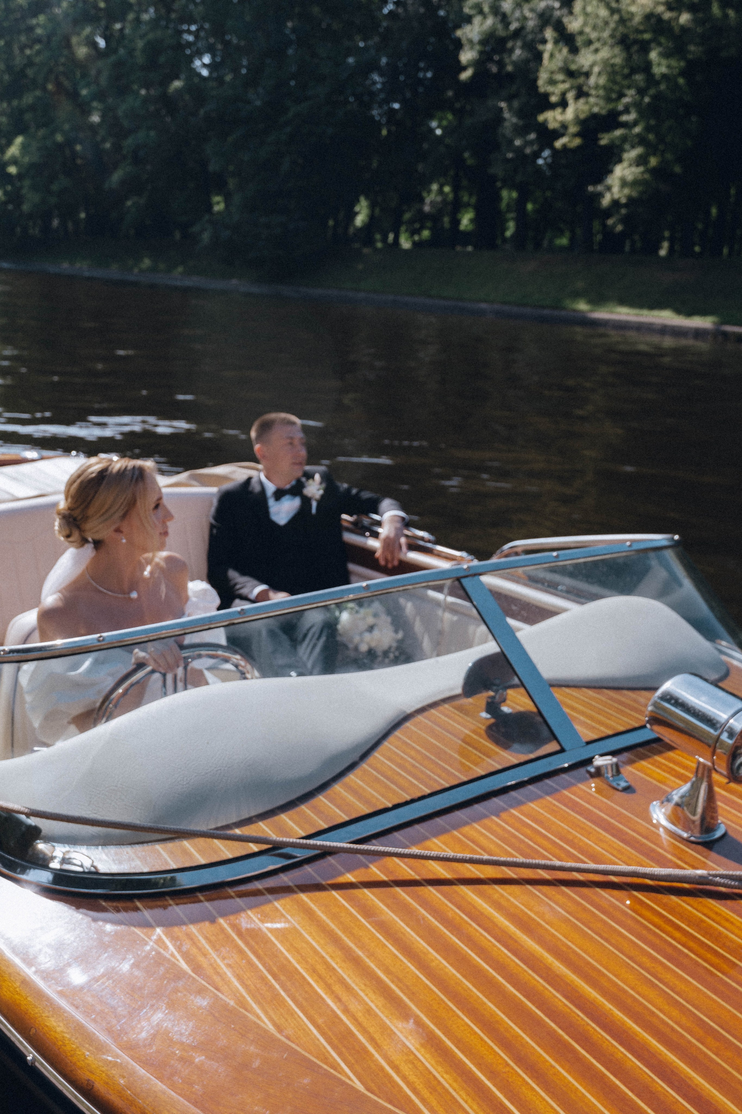 СВАДЕНБНАЯ СЬЕМКА НА КАТЕРЕ ПО КАНАЛАМ САНКТ-ПЕТЕРБУРГА И В АКВАТОРИИ НЕВЫ. Профессиональный фотограф, Санкт-Петербург — Виктория Богомолова