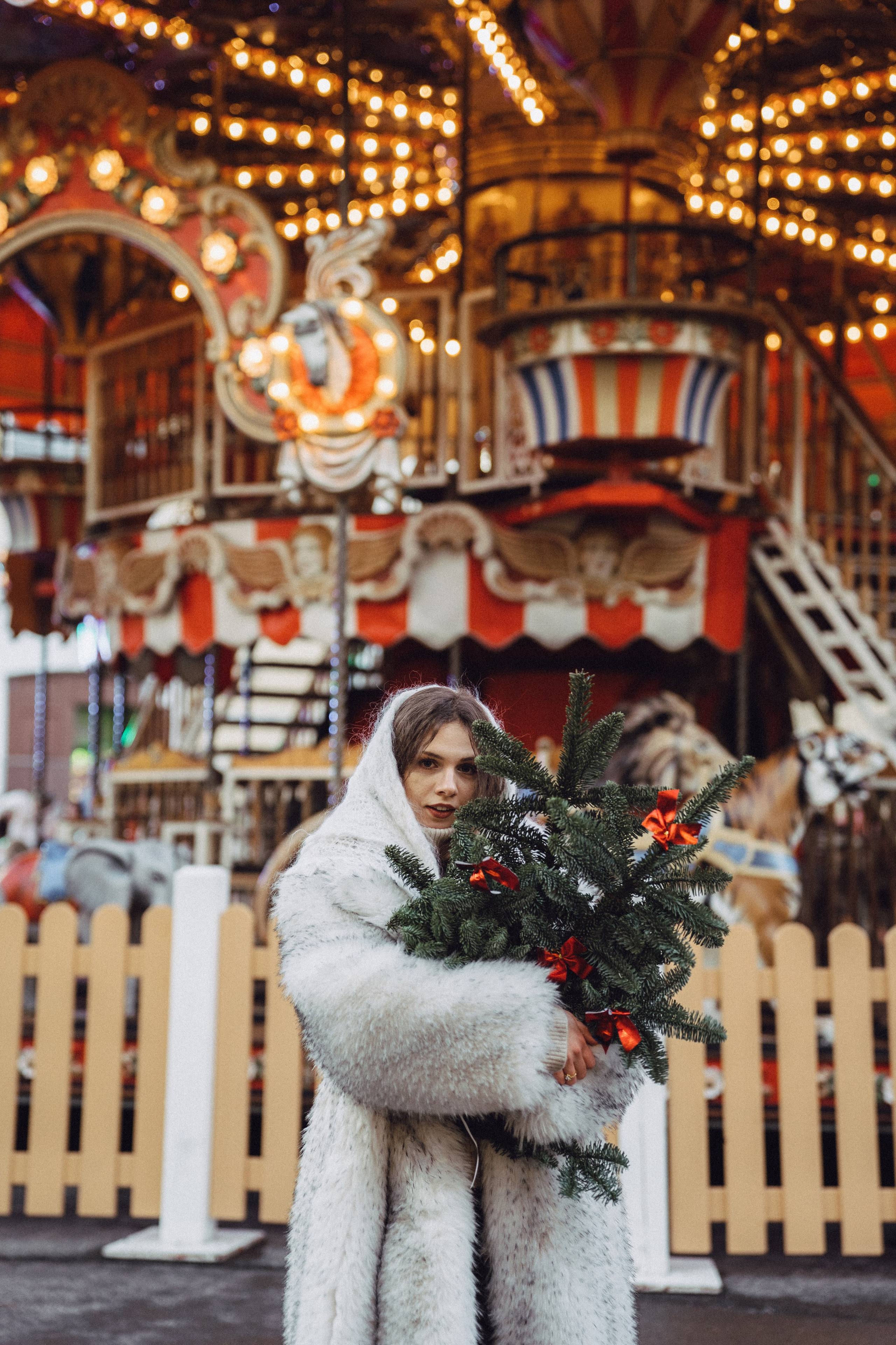 ПРОГУЛКА НА МАНЕЖНОЙ ПЛОЩАДИ ДЛЯ ДЕВУШКИ ПЕРЕД НОВЫМ ГОДОМ (НОВОГОДНЯЯ ФОТОСЕССИИЯ НА МАНЕЖНОЙ ПЛОЩАДИ). Профессиональный фотограф, Санкт-Петербург — Виктория Богомолова