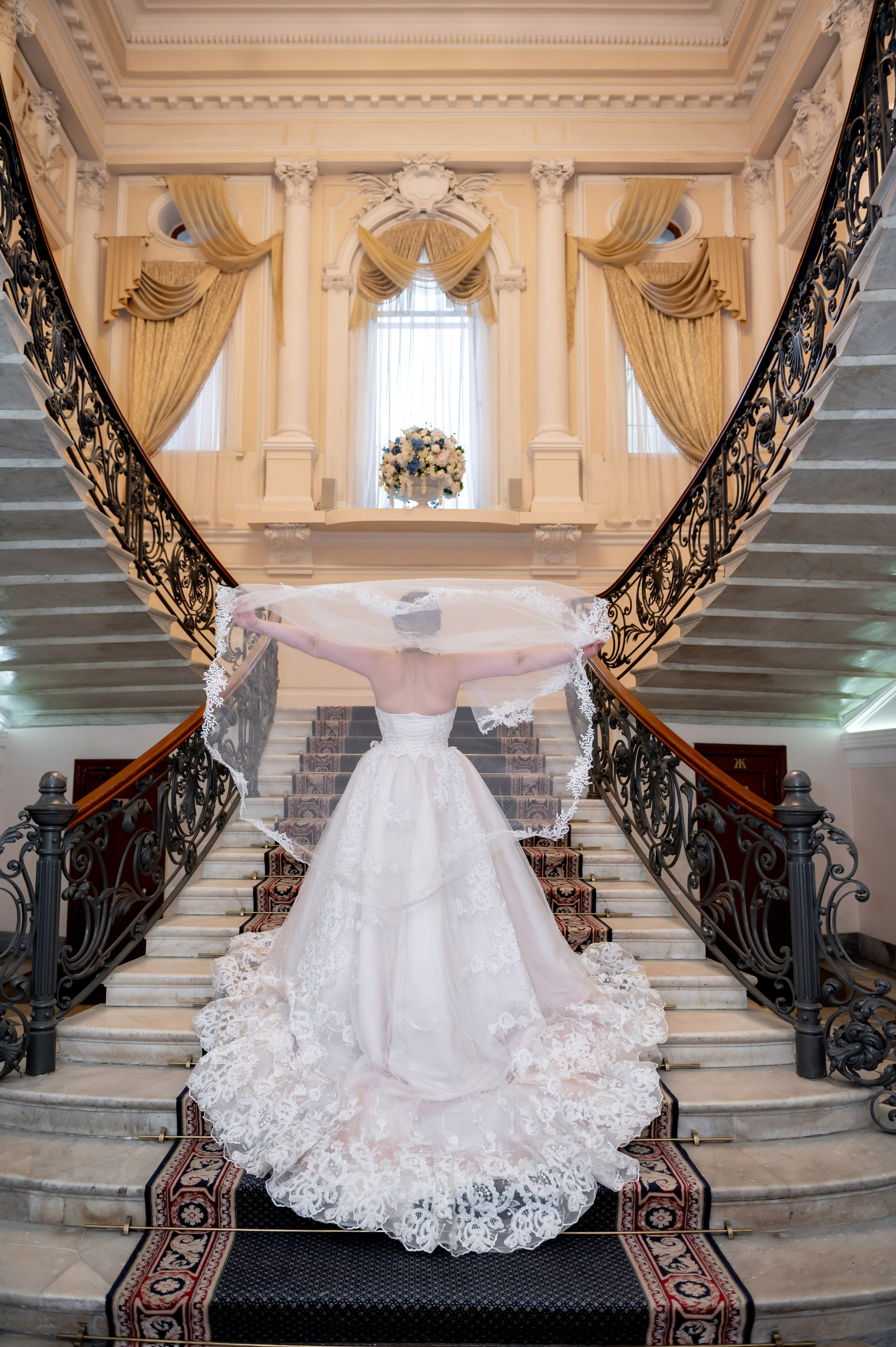 Самая красивая свадебная фотосессия в Эрмитаже. Лучшие свадебные фотографии в Эрмитажа. Портретный, семейный и свадебный фотограф в Санкт-Петербурге и в Пушкине Ширяев Денис