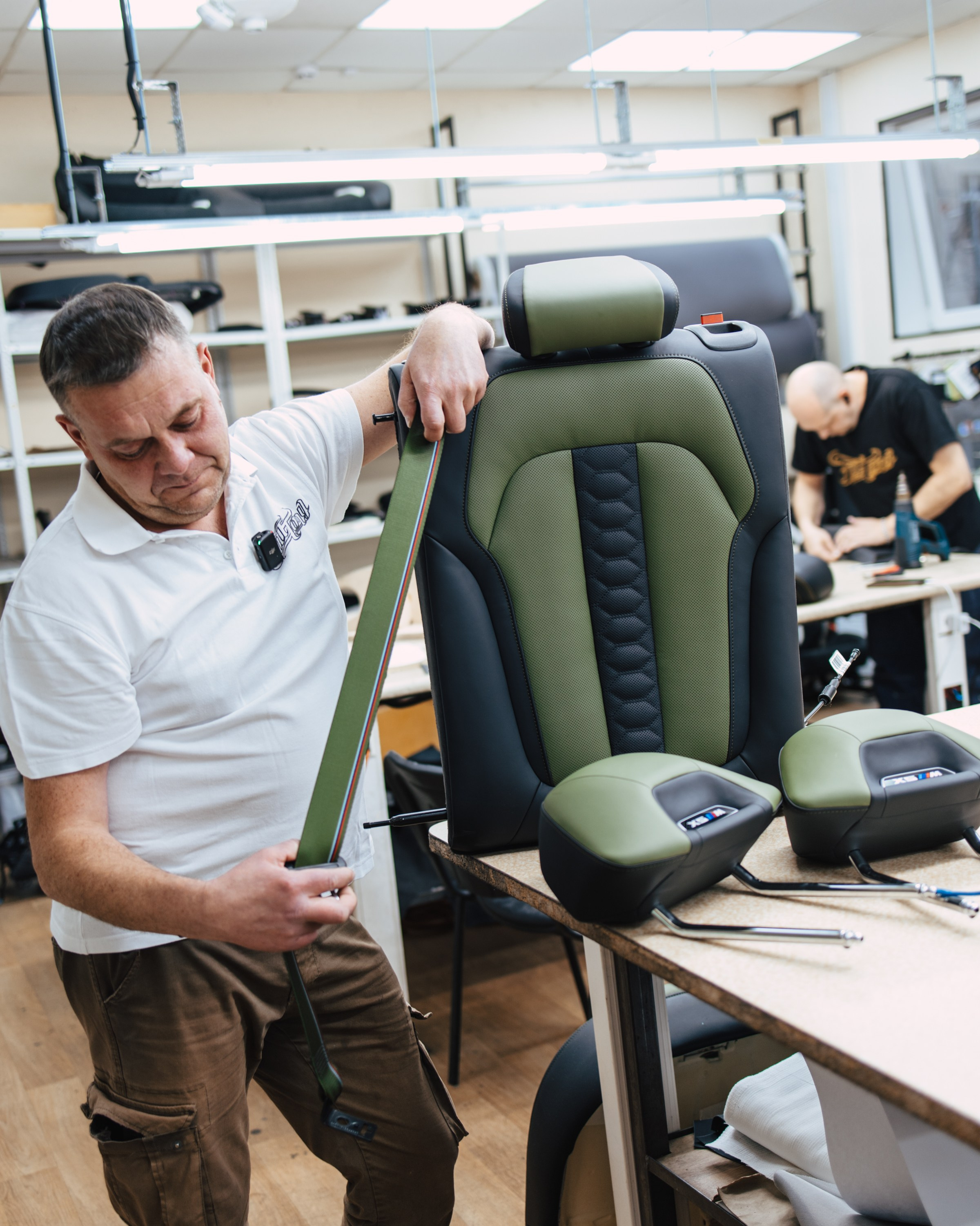 BMW X5M пошив салона в зеленую кожу. DeLorein