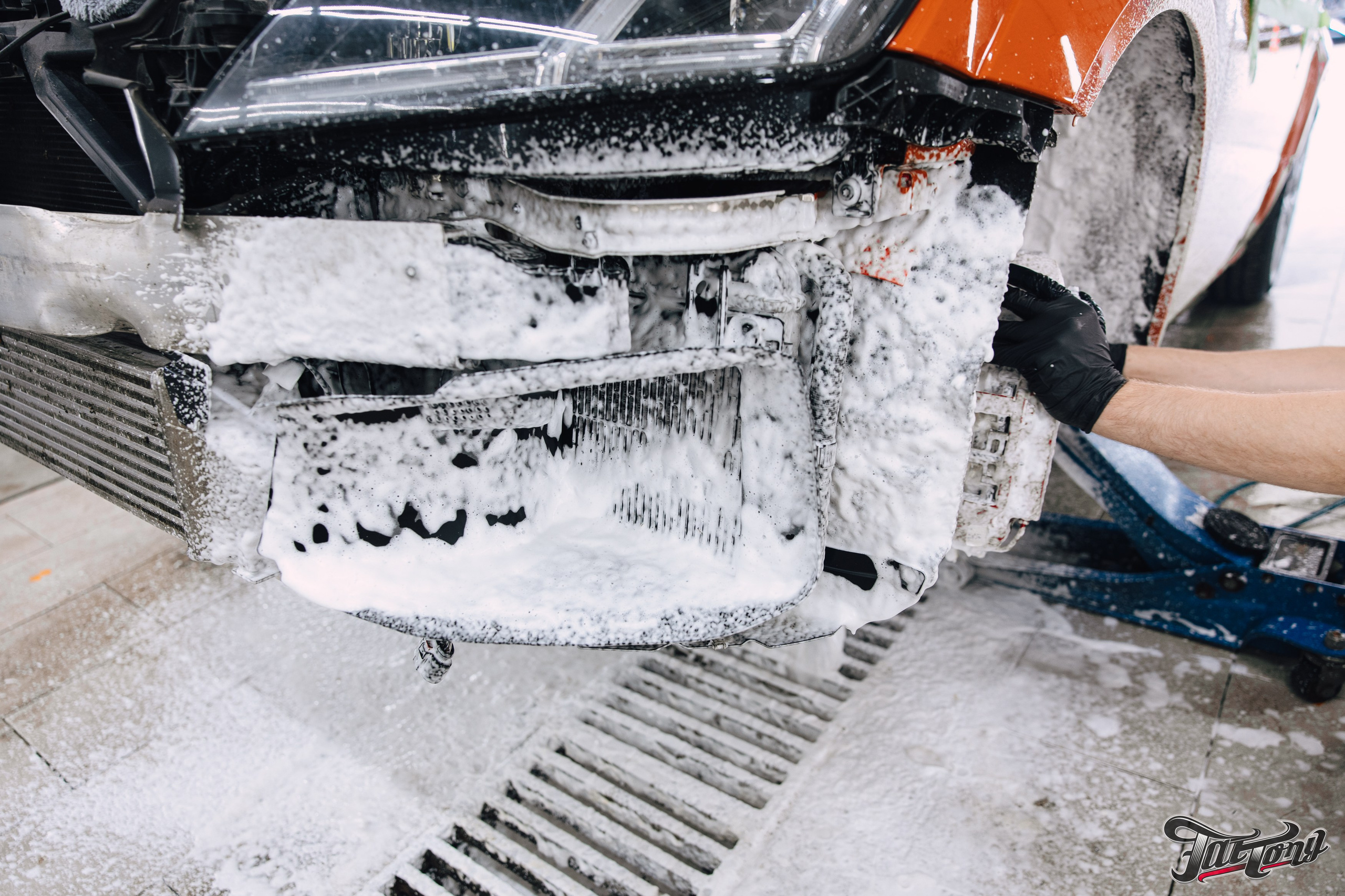 Audi TT мойка подвески, подкапотки и оклейка в прозрачный полиуретан. DeLorein