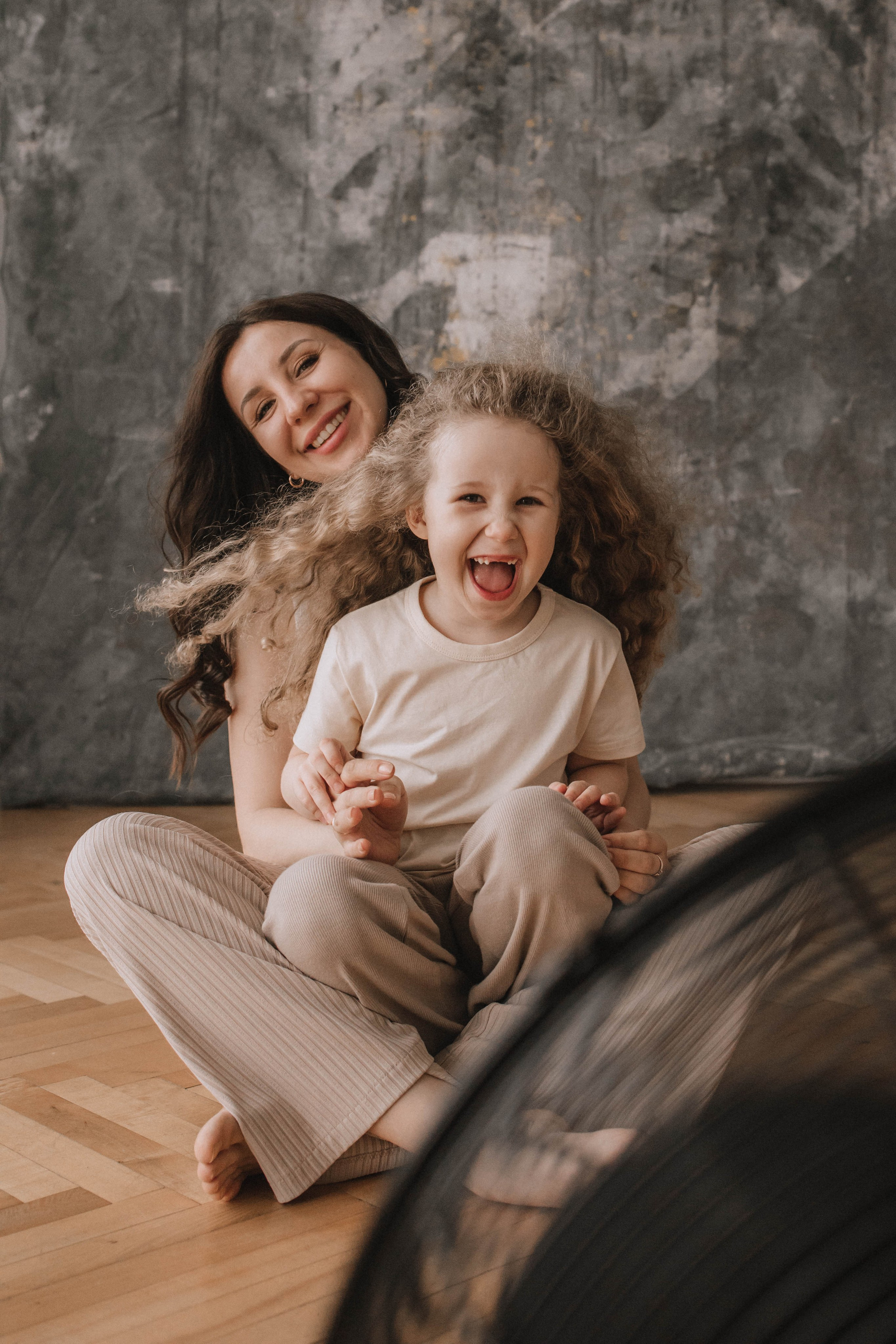 Озорные приключения кудряшки с родителями. Семейный фотограф в Москве, Щелково, Фрязино _ Виктория Степанова