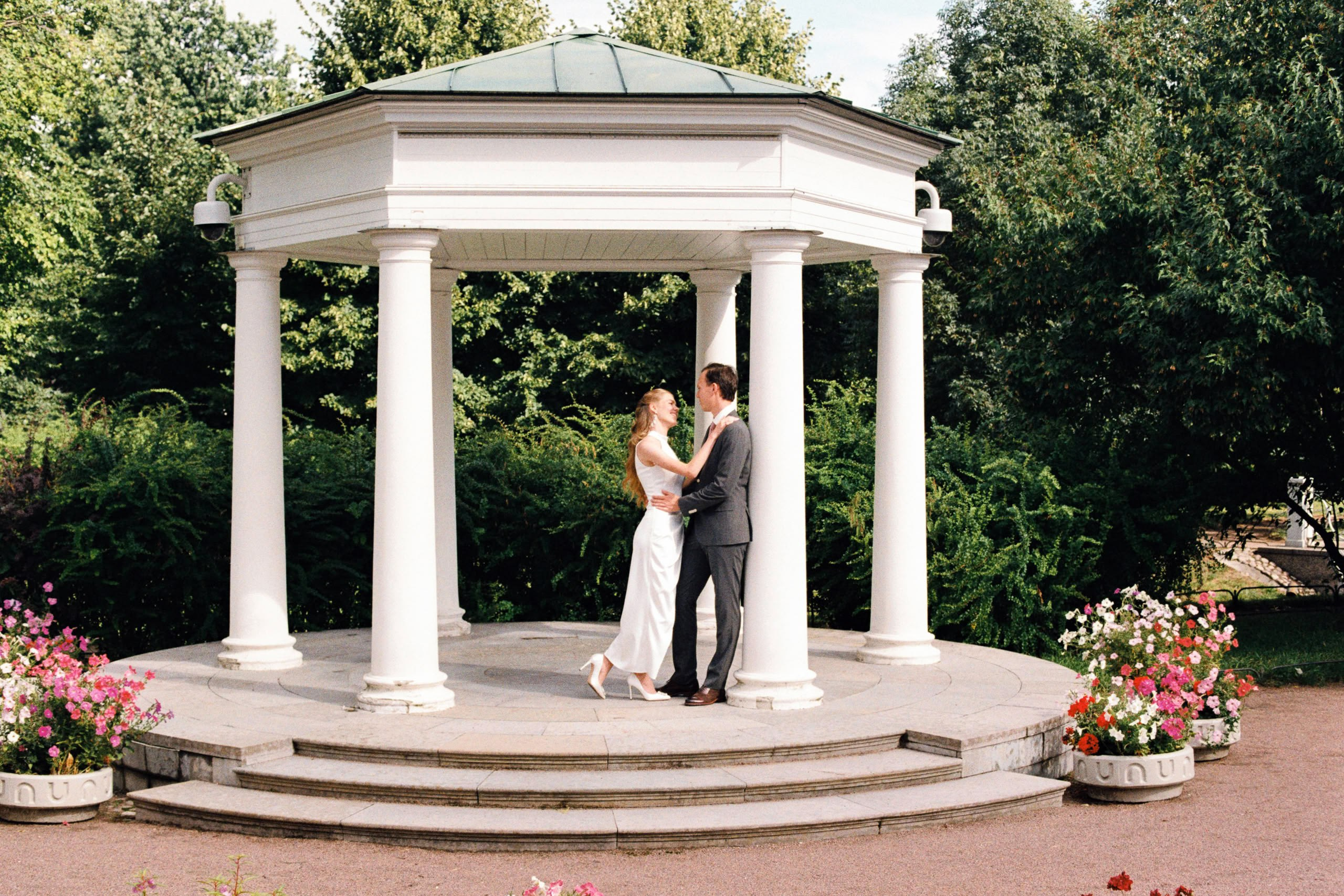 Арина и Илья — свадьба в Петербурге, цифра и плёнка. Свадебный фотограф Дмитрий Родионов — Санкт-Петербург и Ленинградская область