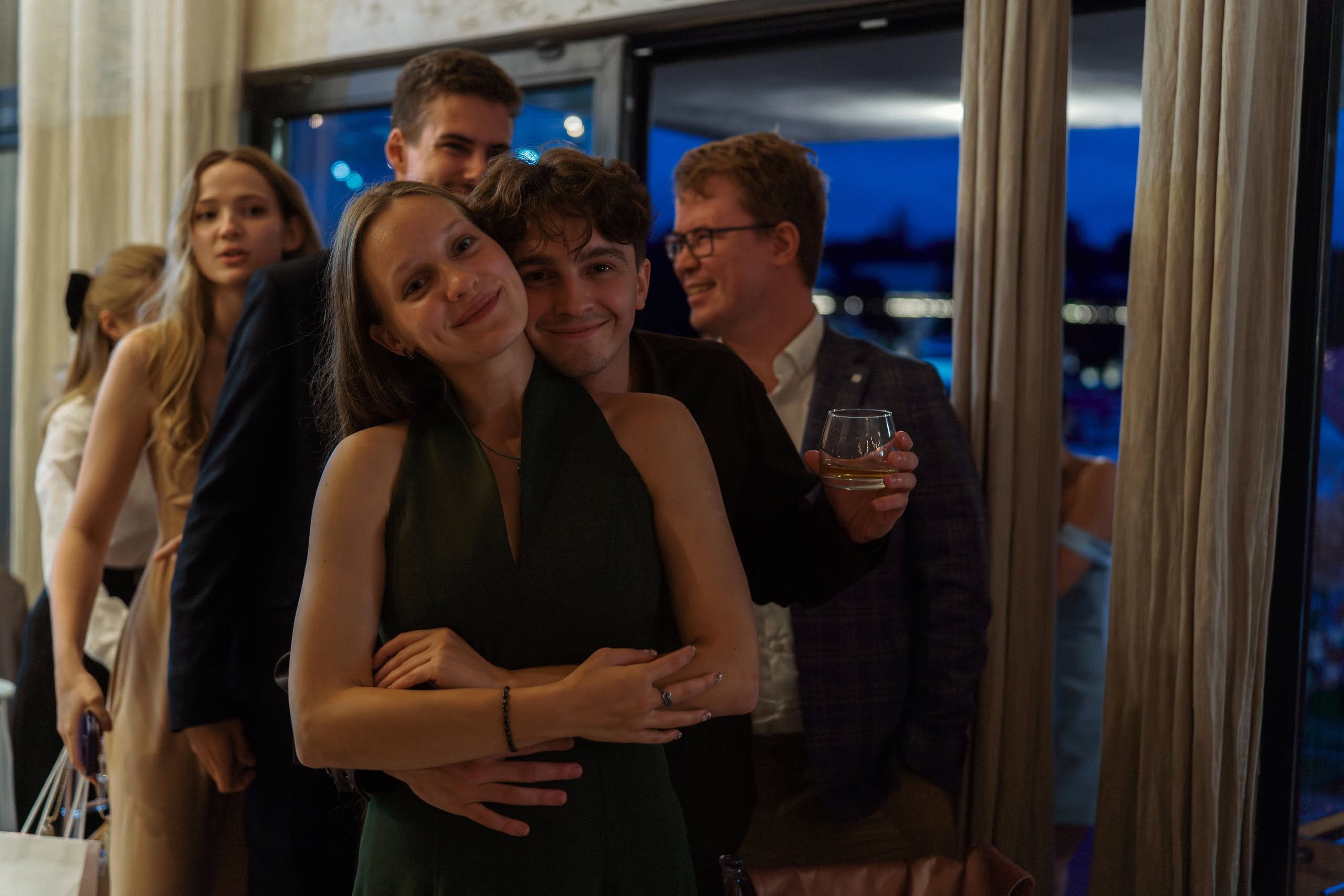 Арина и Илья — свадьба в Петербурге, цифра и плёнка. Свадебный фотограф Дмитрий Родионов — Санкт-Петербург и Ленинградская область