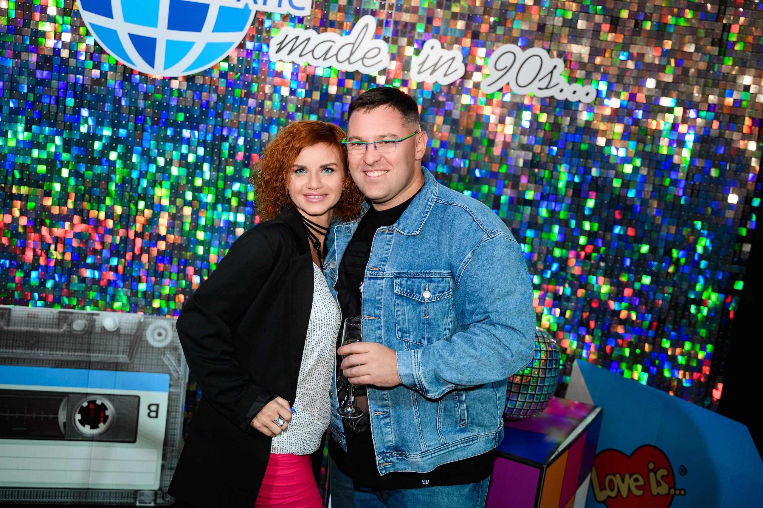 Фотосъёмка Корпоратива в стиле 90-х. Фотограф Алексей Лукин. Профессиональная фотосъёмка в Санкт-Петербурге. Обработка и Ретушь фотографий