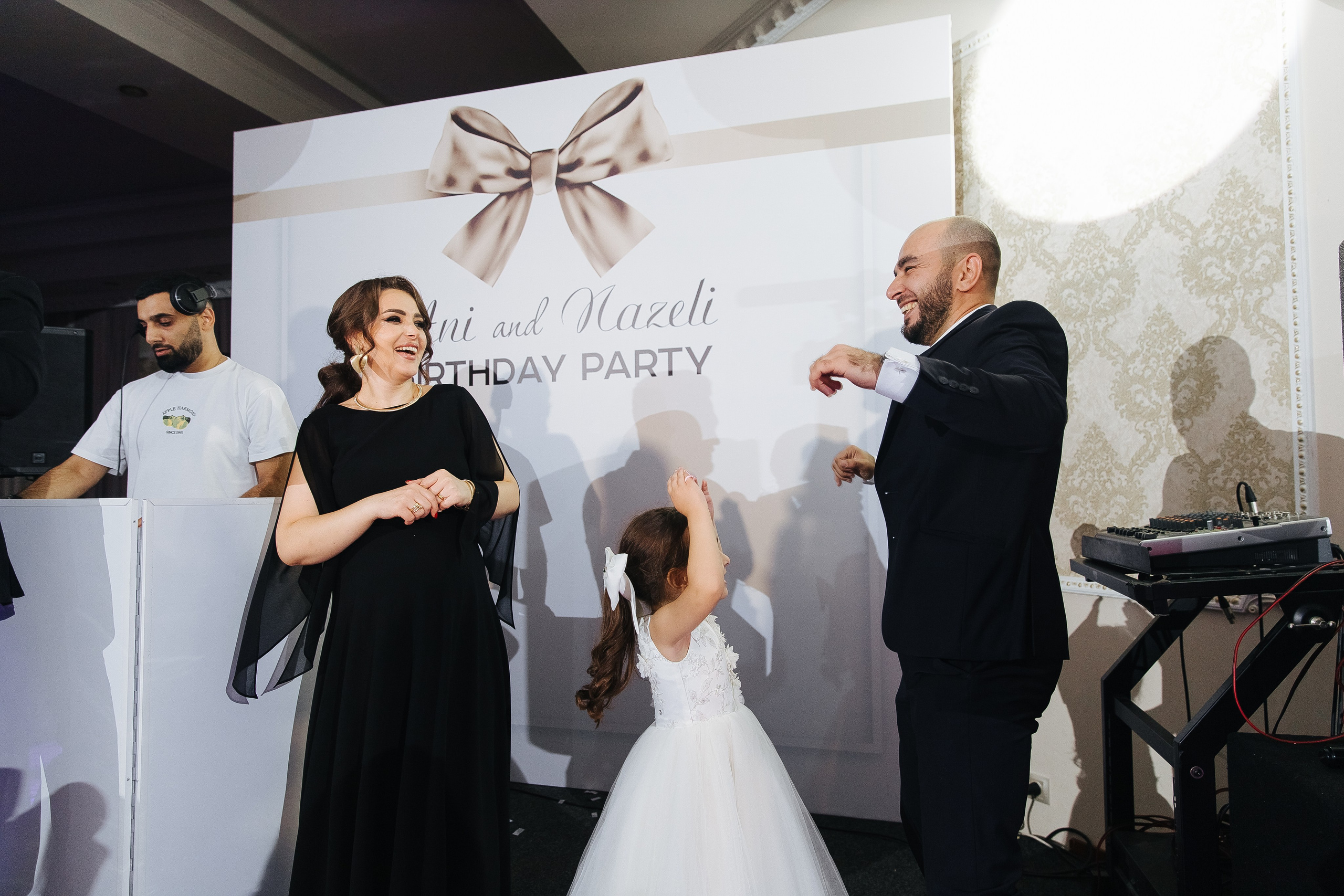 Ани и Назели. 35&5 День рождения, «Янтарь». Фотограф в Красноярске Надежда Воскресенская