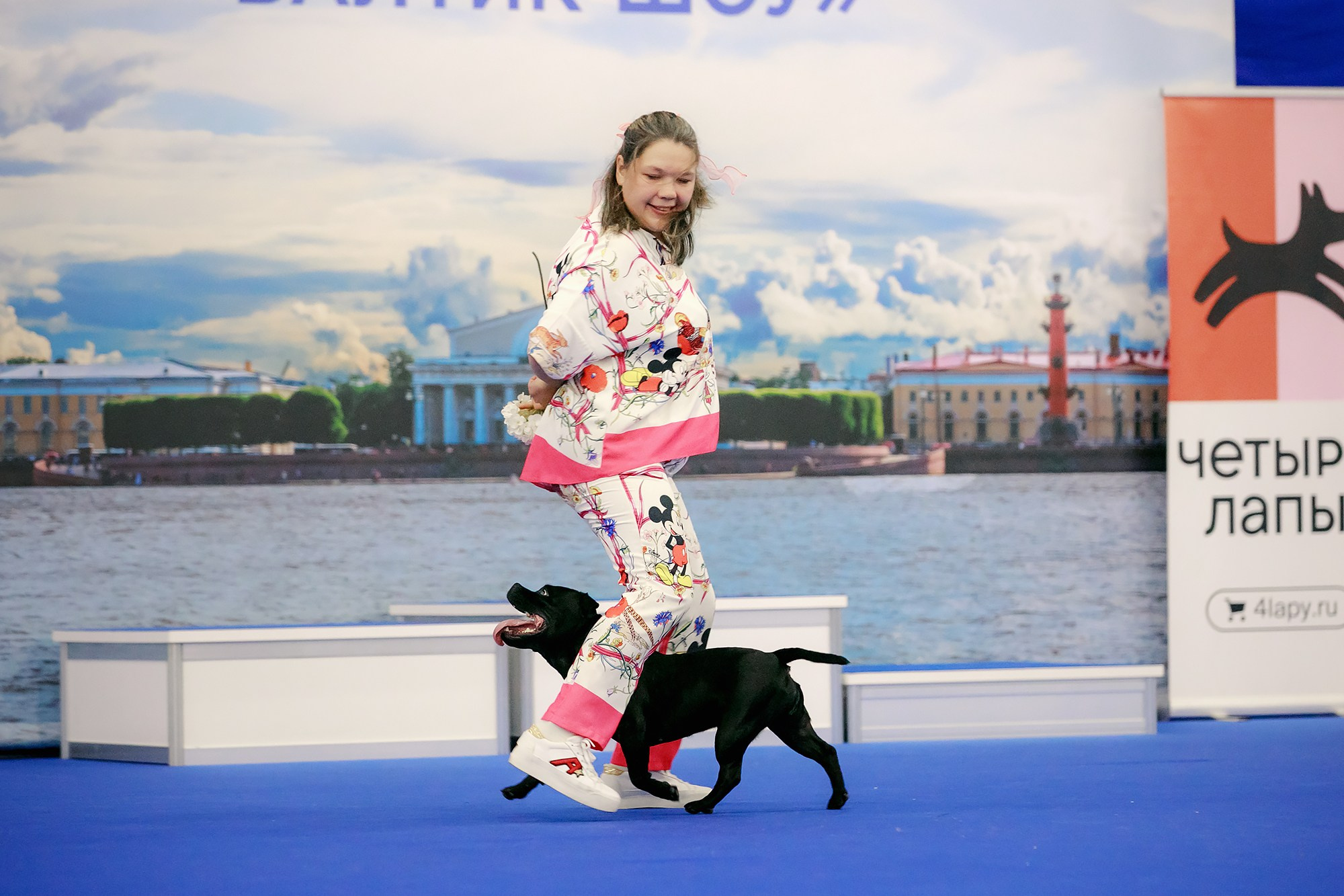 Танцы на выставке «Зоошоу», СПб. Фотограф-анималист Mary Mart — Москва, Питер