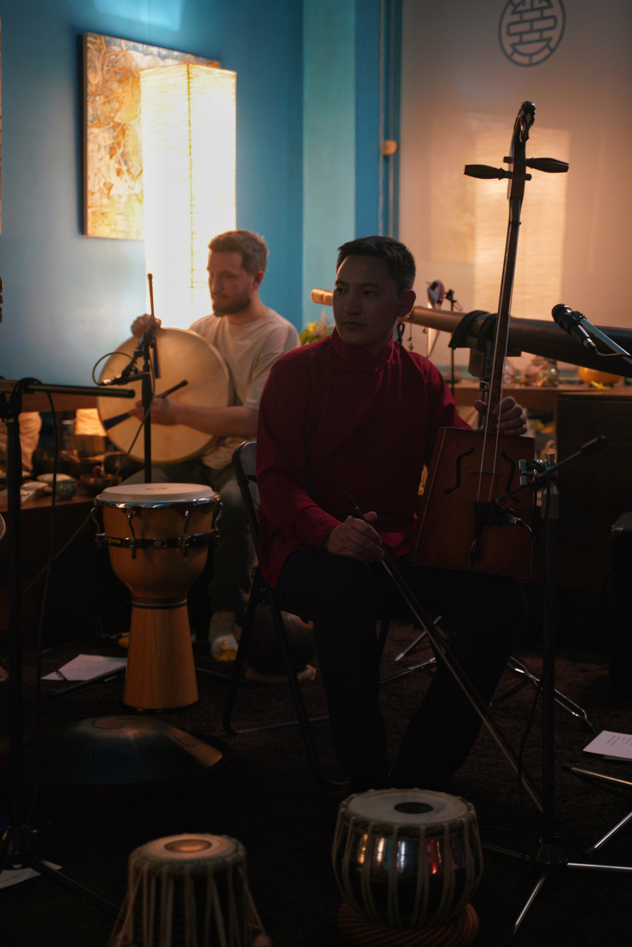 Выступление Forest jam project в Открытом в чайной Чаван. Портретный и репортажный фотограф Наталья Горобец