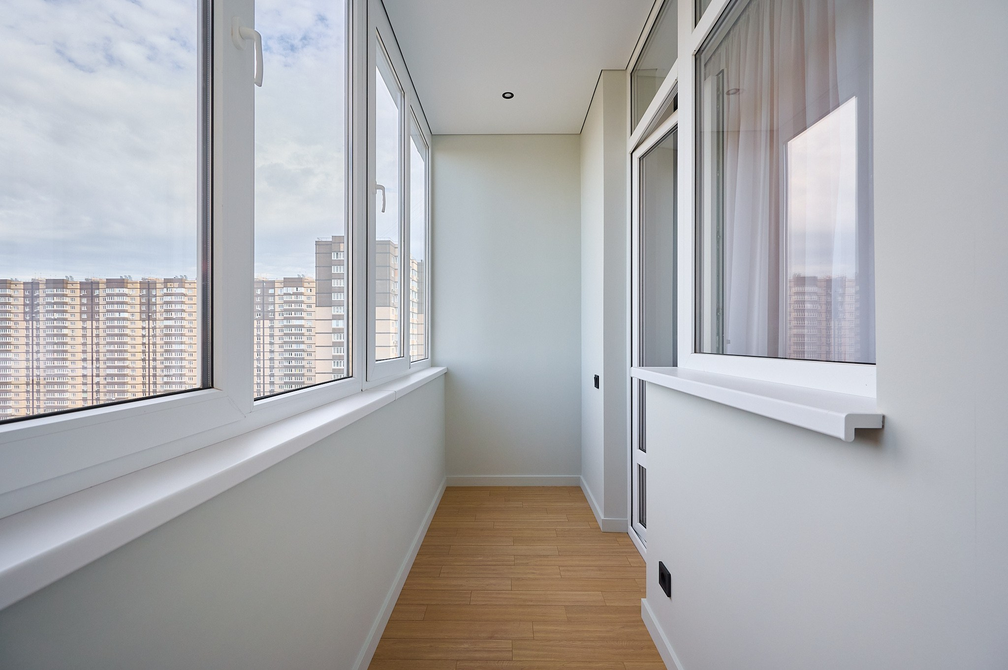 балкон белые оттенки 