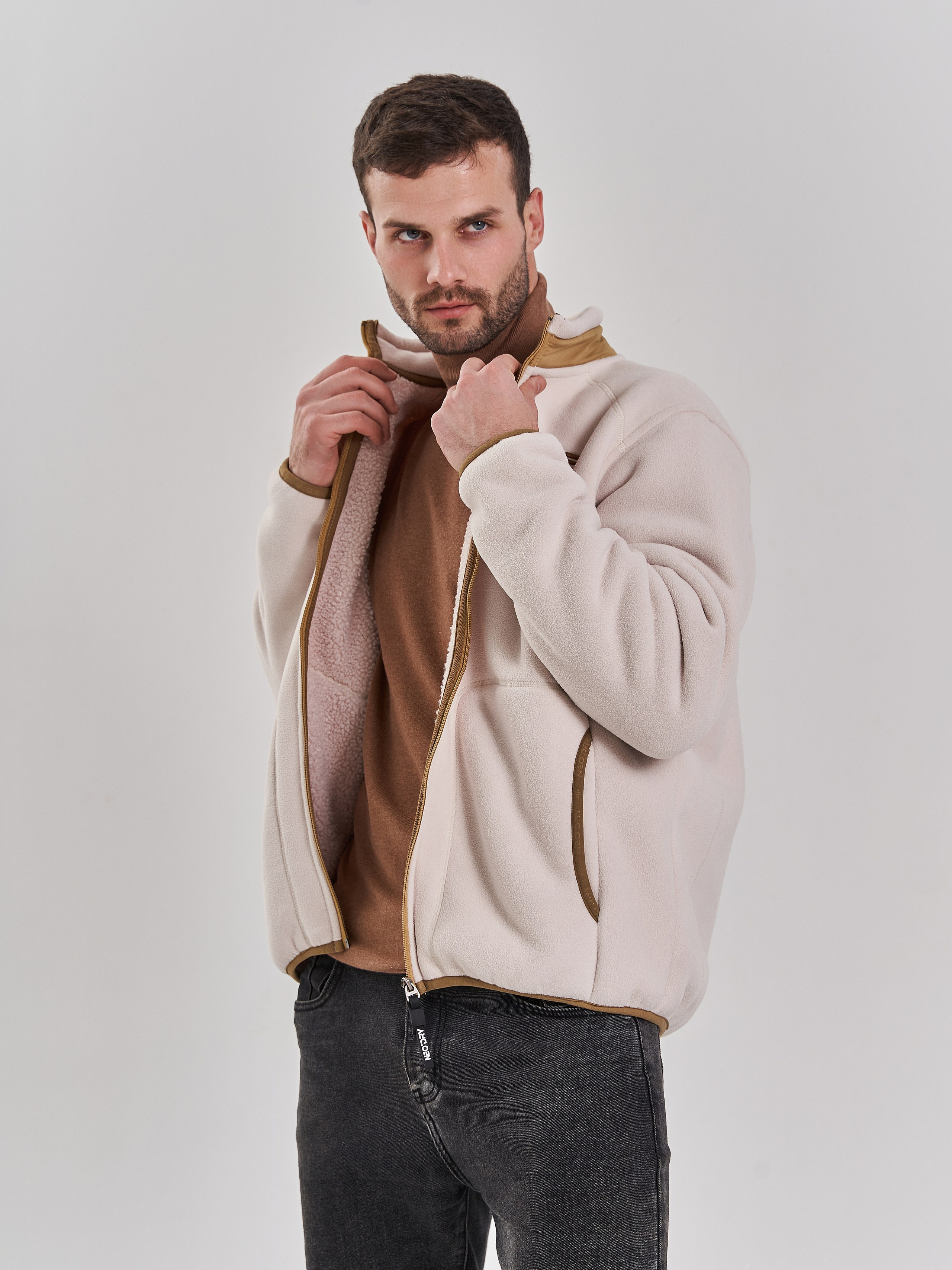 Мужские кофты. Фотограф для маркетплейсов в Москве