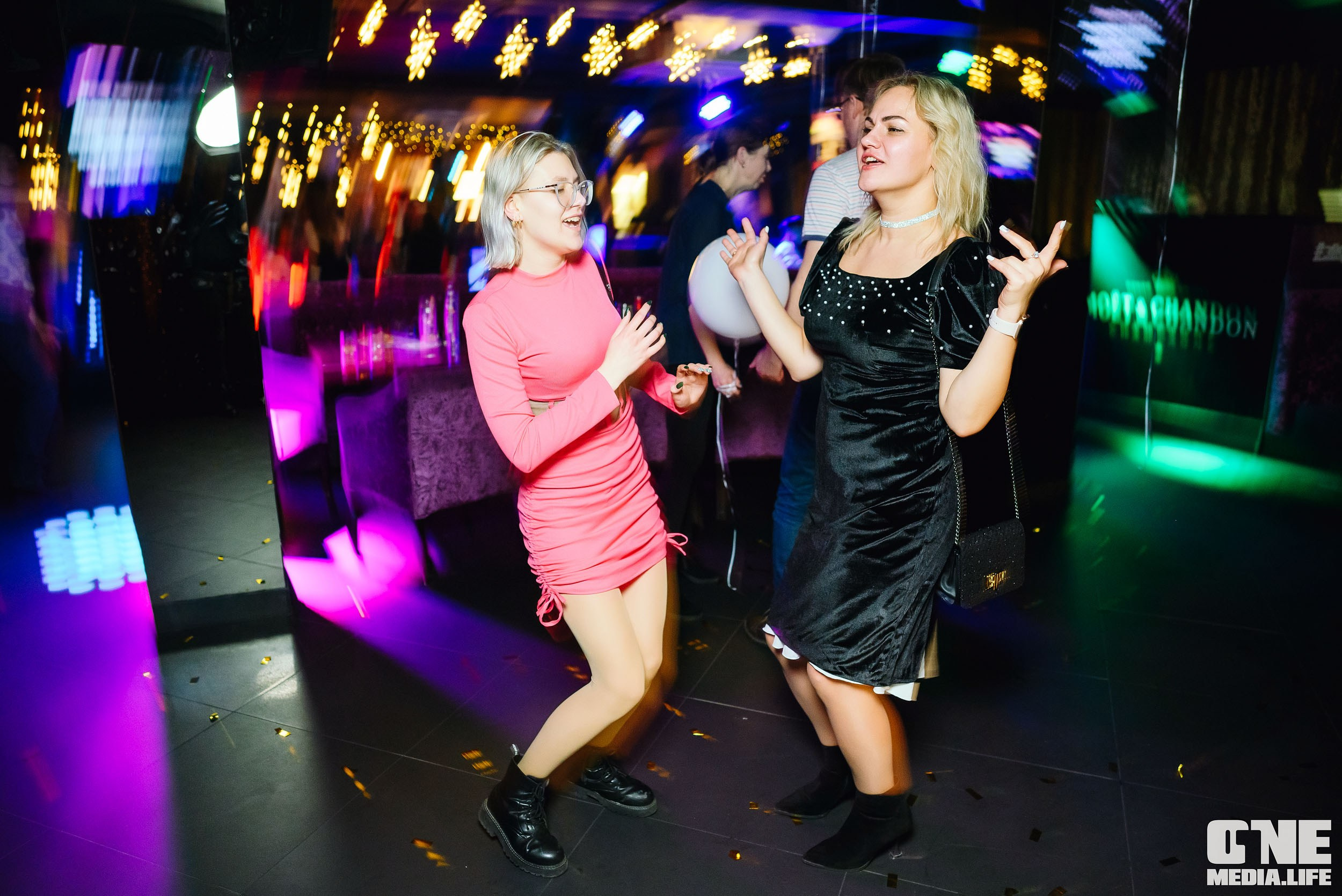 Репортаж из караоке-клуба Эйфория. One Media Life: фоторепортажи, фотоотчеты с мероприятий и заведений