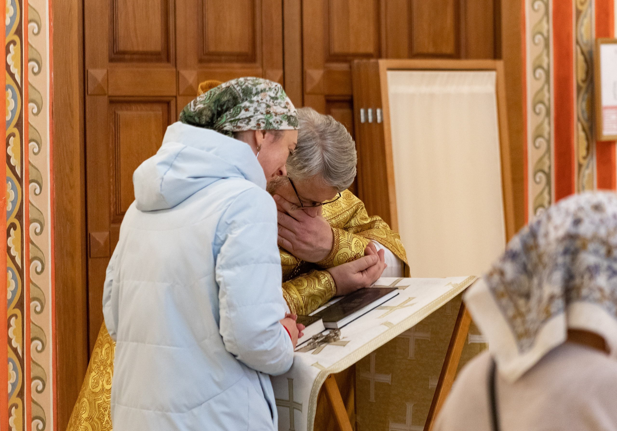 Праздничное богослужение Святителю Николаю 19 декабря. Интерьерный фотограф в Москве Роман Потапов