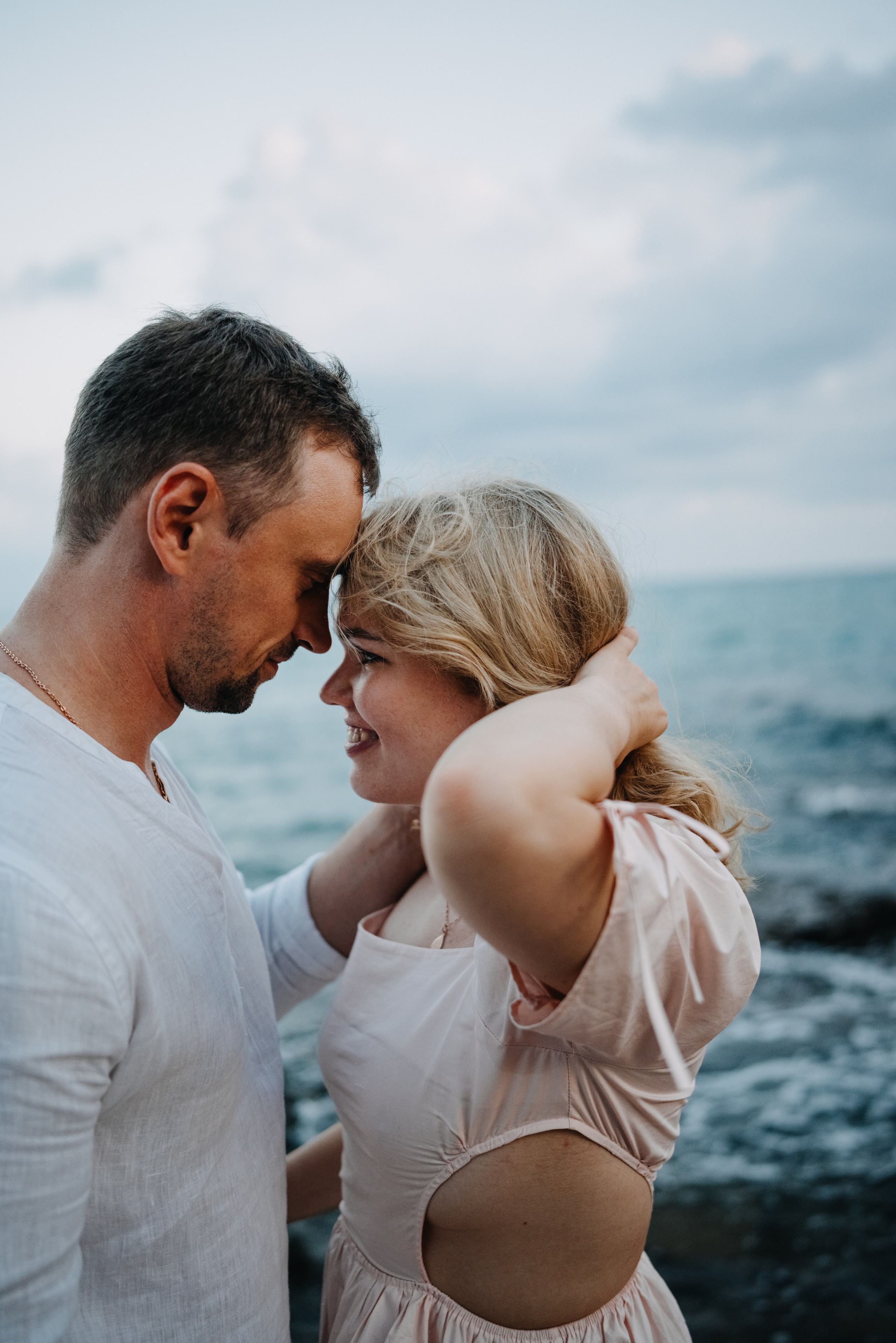 Съемка пары на море. Портретный и свадебный фотограф в Тбилиси • xeniqo