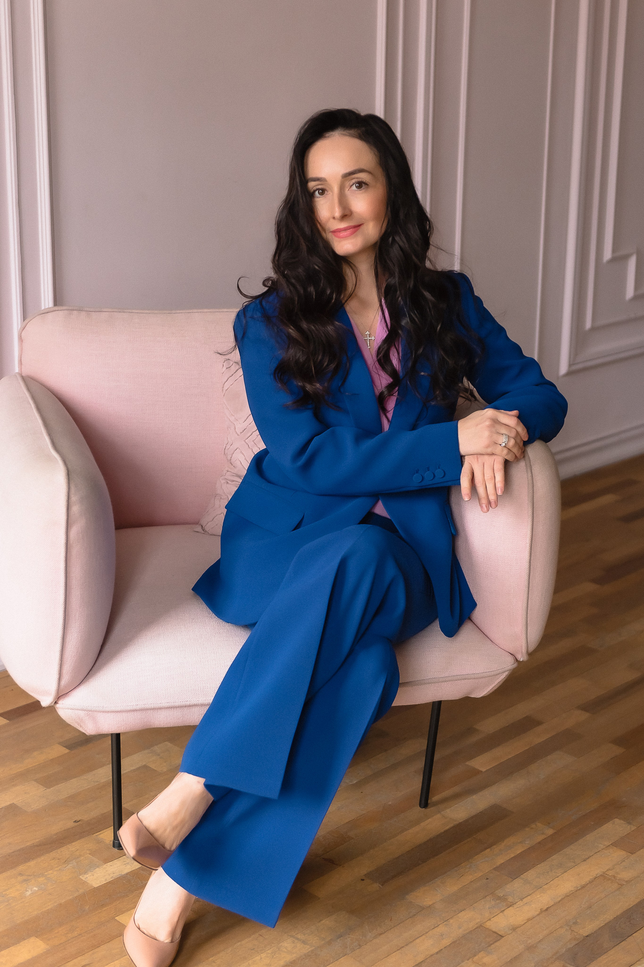 Кабинет с розовой стеной. КОНТЕНТ |БРЕНД фотограф Санкт-Петербург — Жанна Олтаржевская