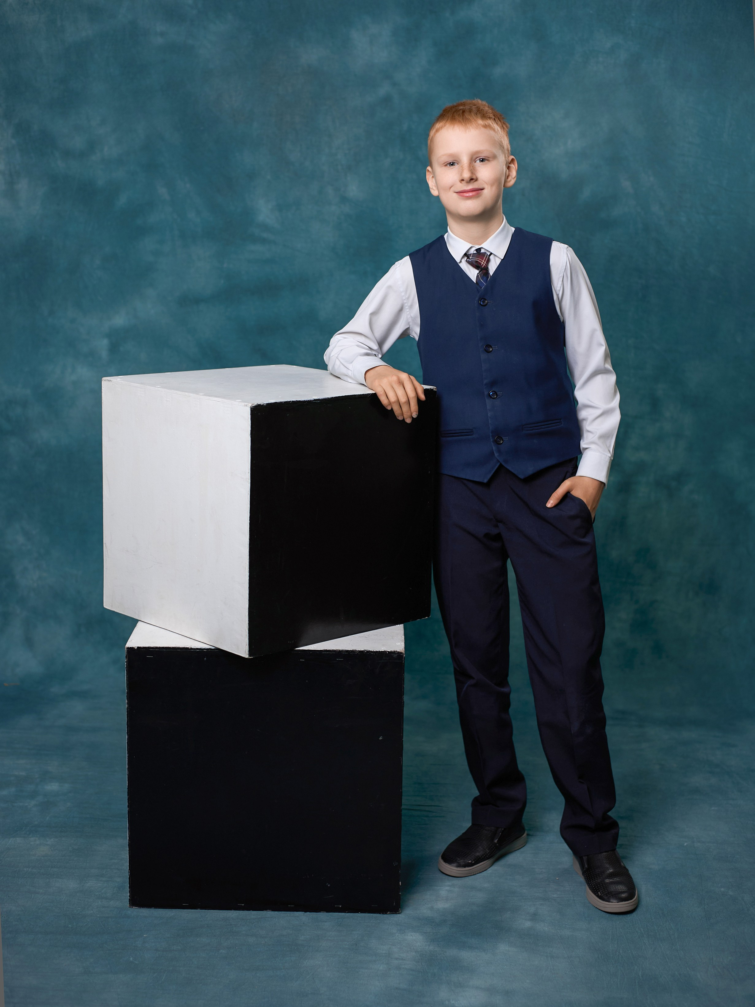 Школьный альбом "Кубы бирюза". Выпускные альбомы в Тюмени для школ, садов, вузов спортивных секций