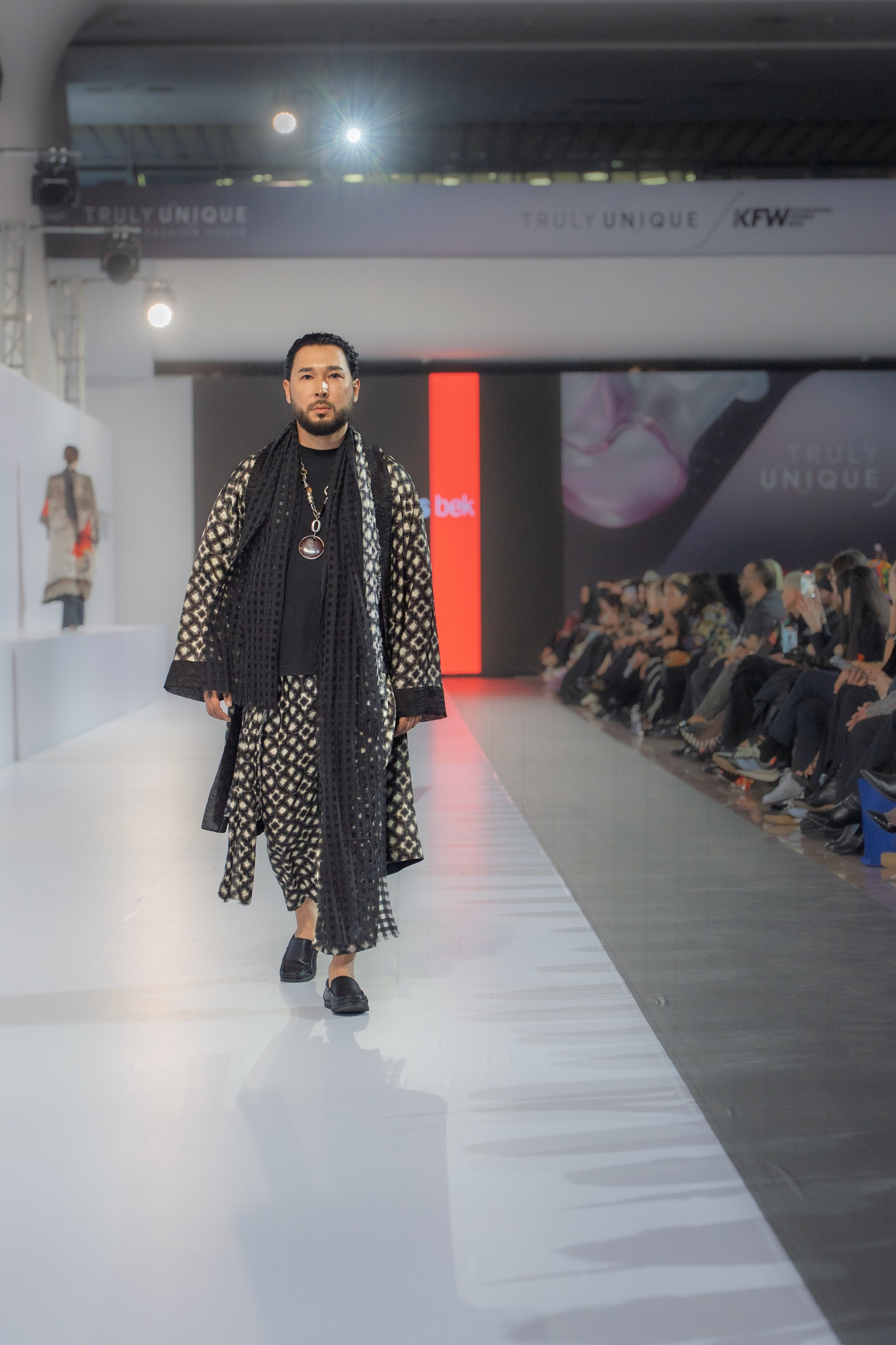 Yerlan Zholdasbek. Сайт Алматинского НЮ АРТ, будуар и фэшн фотографа Дениса Карпенко