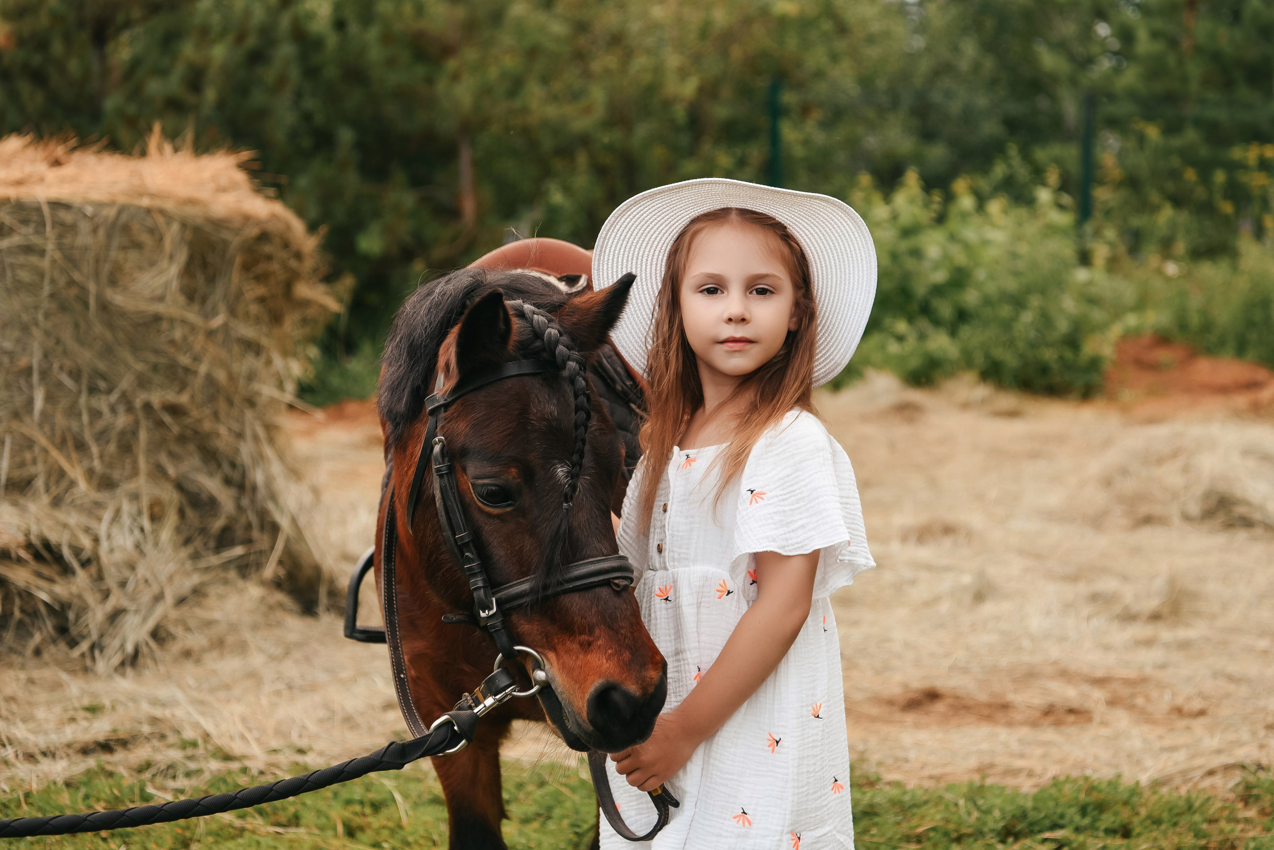Ева и лошадка. Фотограф Анастасия Гурьянова в Тюмени и Ялуторовске