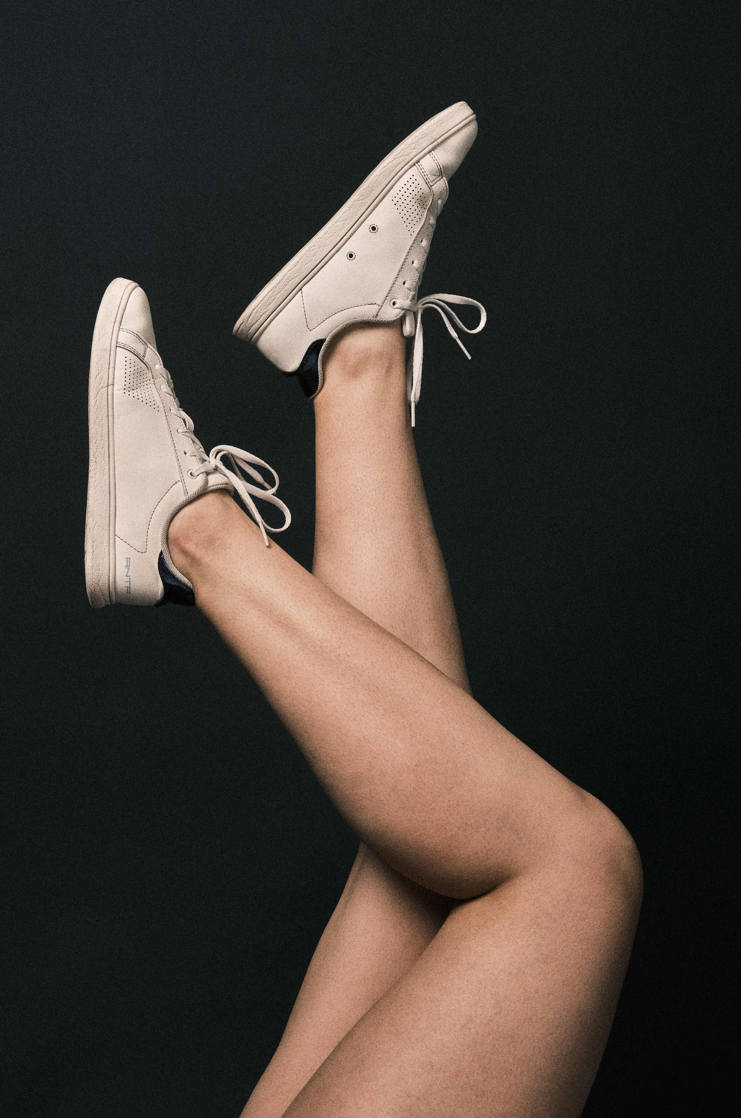 Фотоальбом с избранными женскими портретами