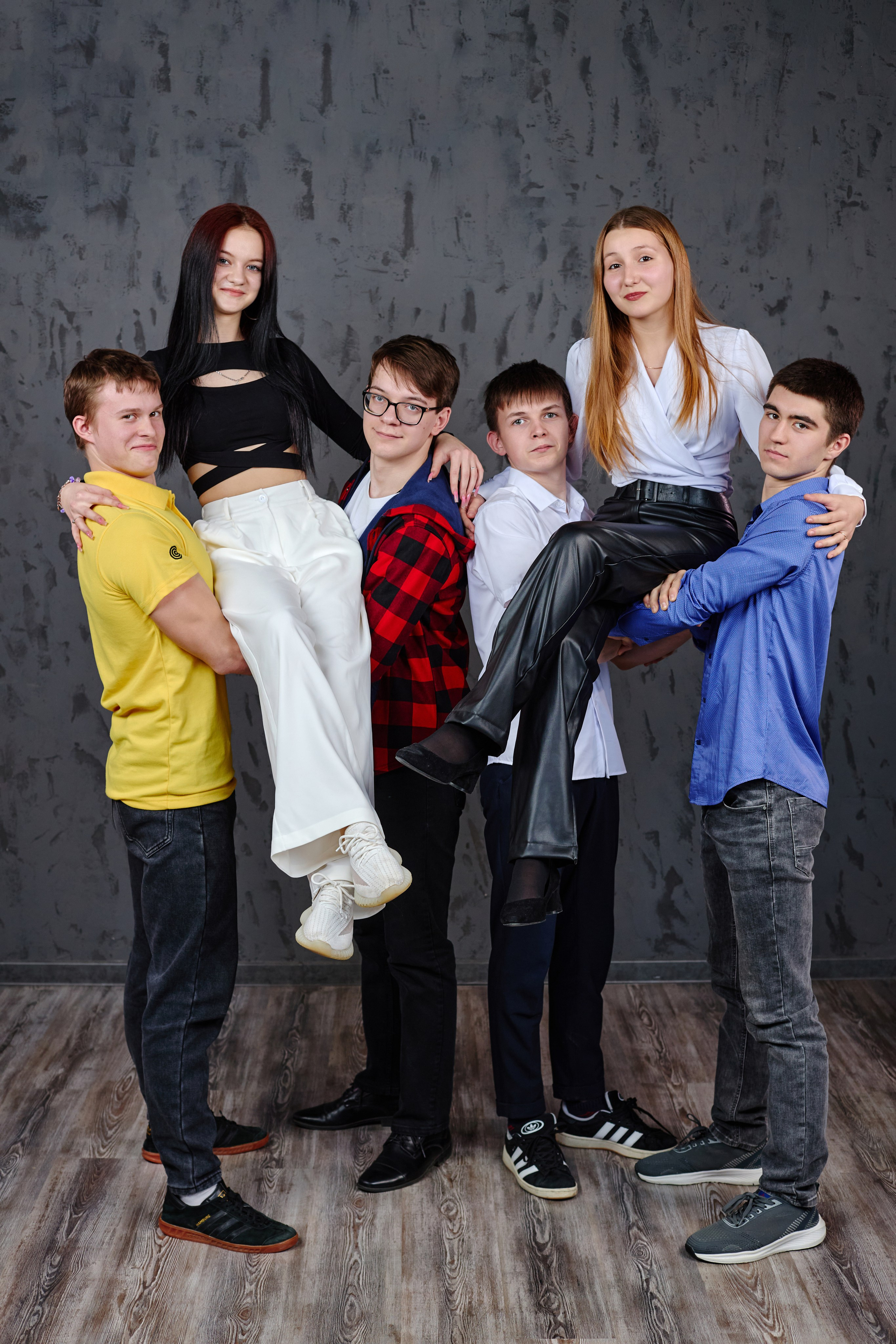 Сьемка выпускного альбома в студии DARK LOFT таганрог. Фотограф Выпускные альбомы Таганрог Сергей Коробченко