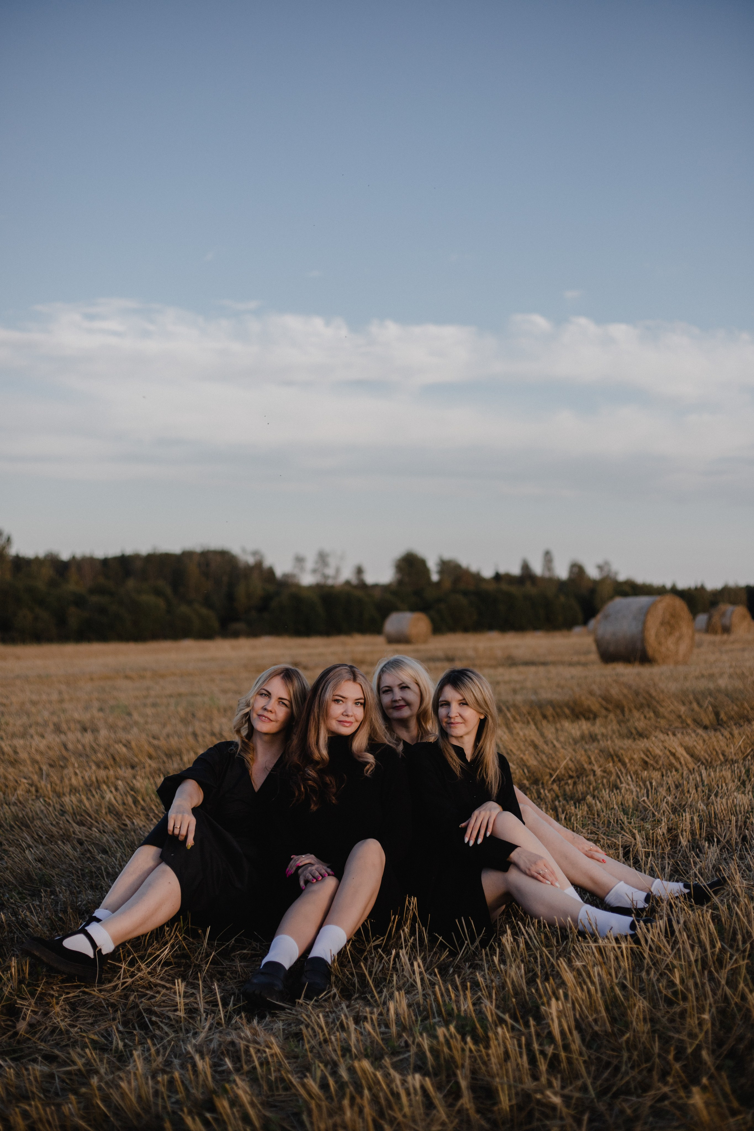 Однажды сестры в поле :)