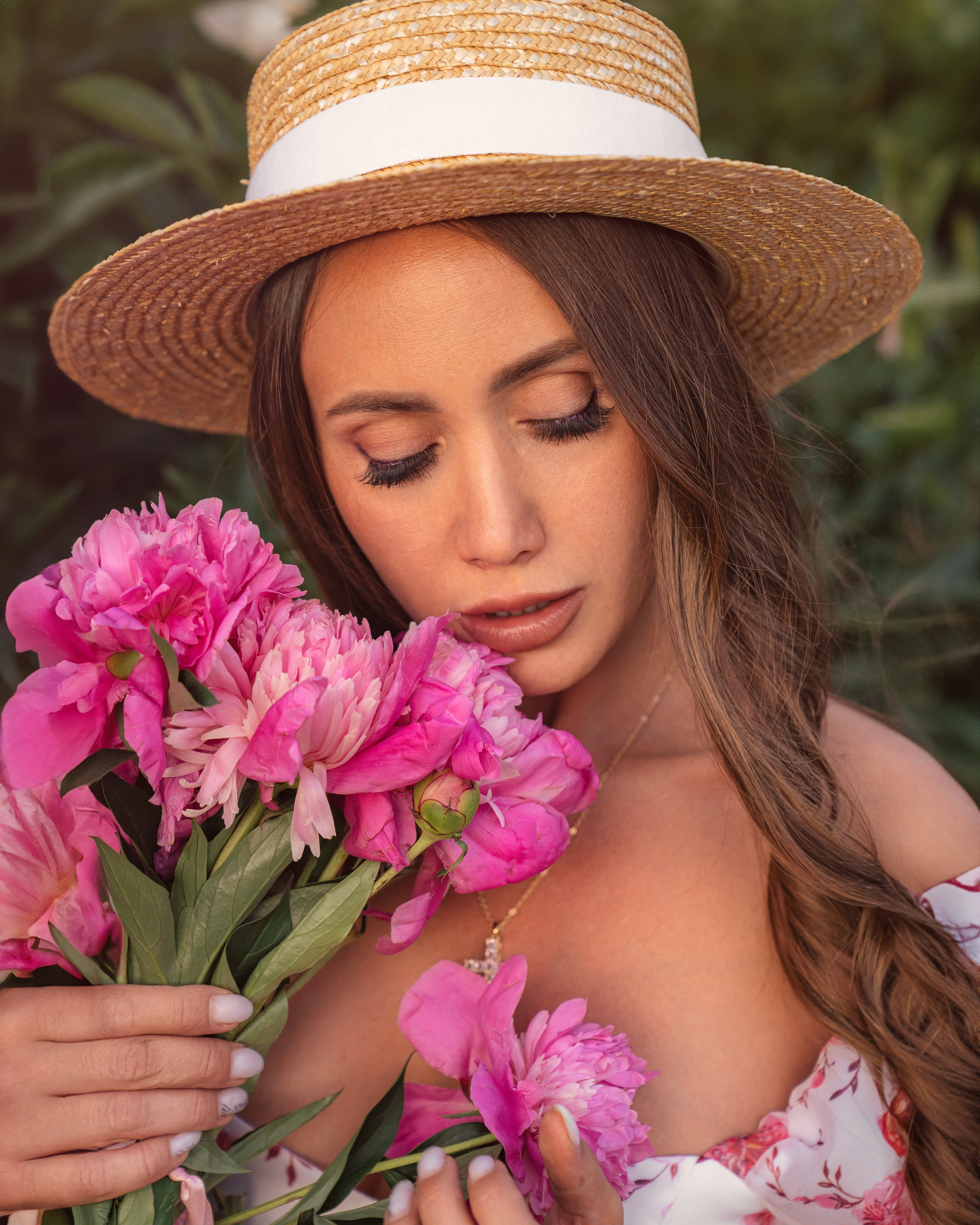 Нежная фотосессия мамы и доченьки в пионовом саду. Трубинова Екатерина | Семейный фотограф | Москва