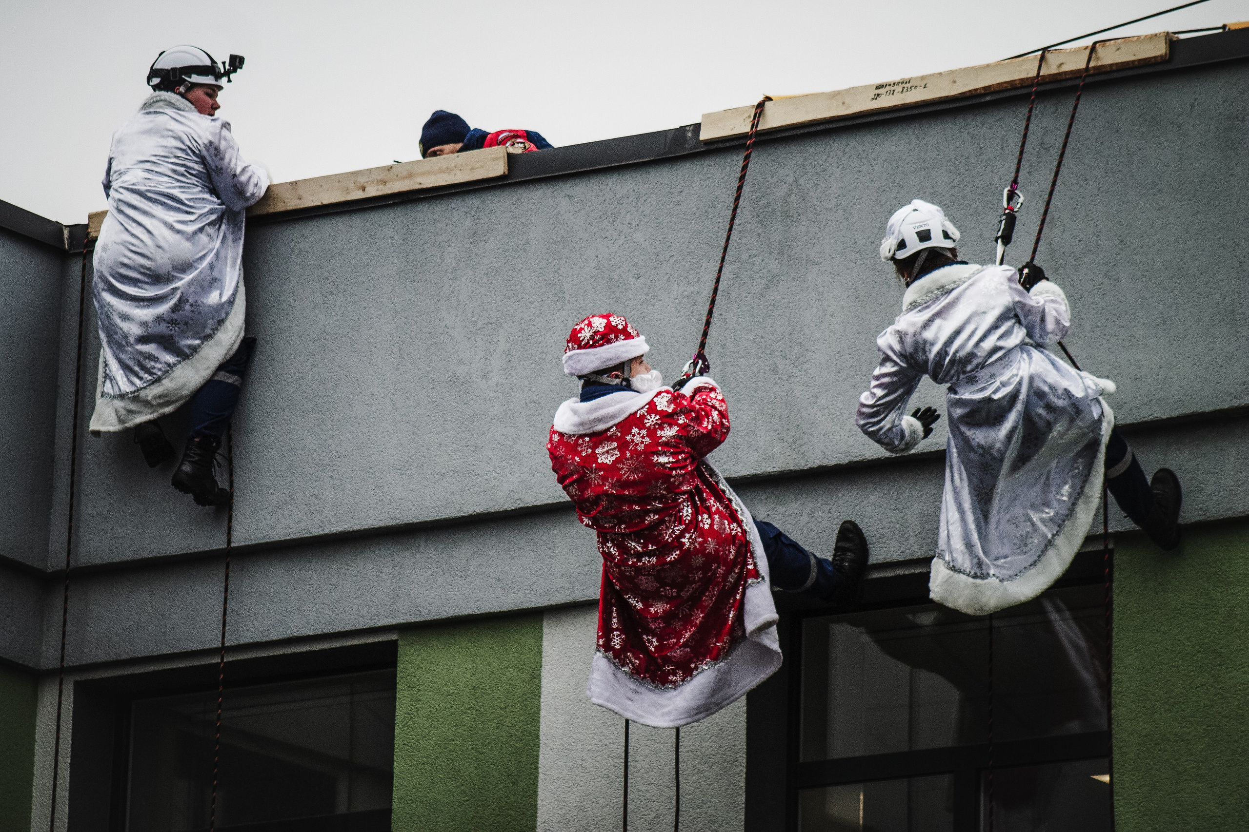 ВСКС. Десант Дедов Морозов. Илья Чемис — Фотограф в Мариуполе