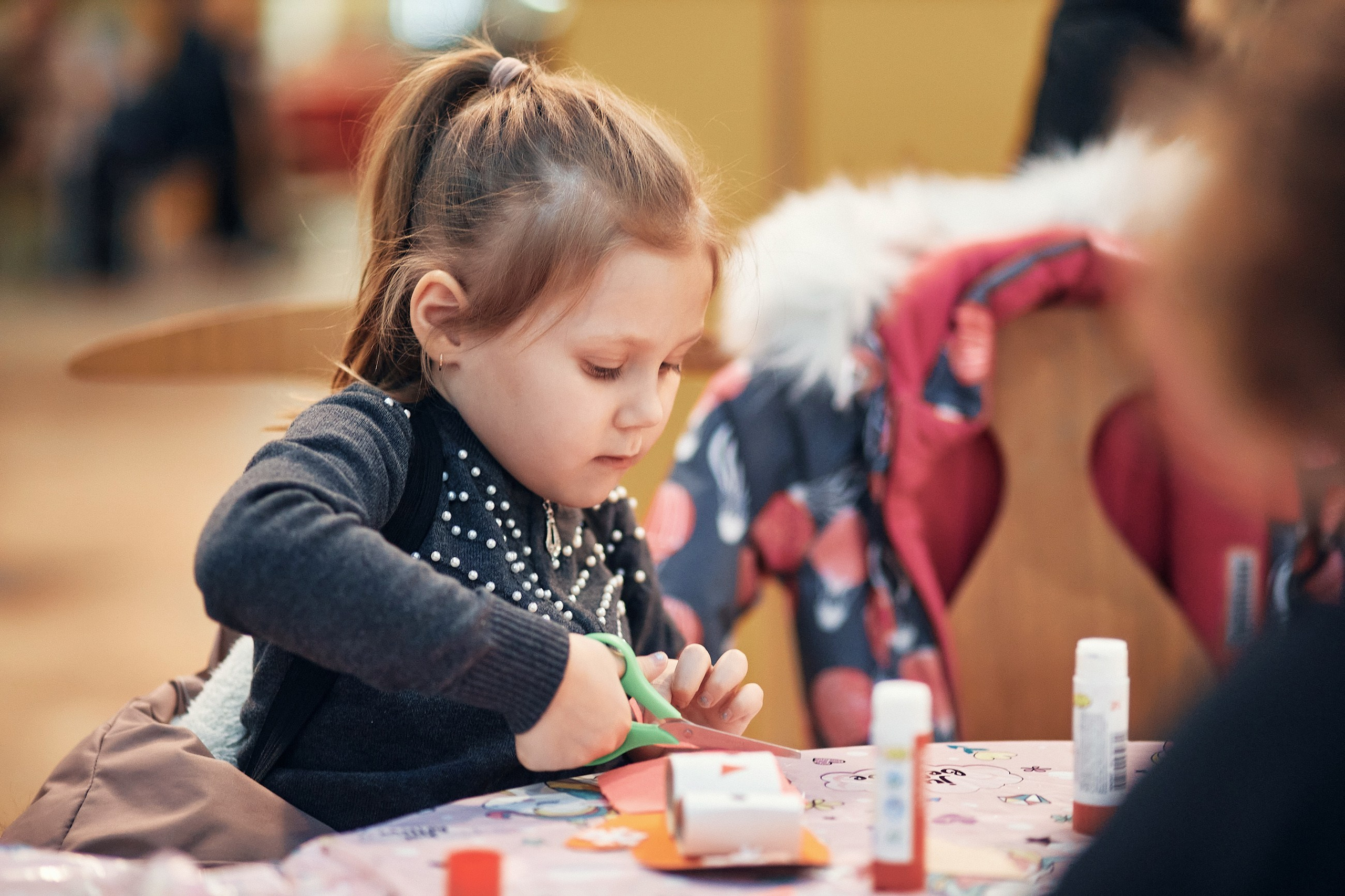 Детский новогодний праздник в ТЦ Июнь. Семейный и репортажной фотограф в Красноярске и Москве Виктор Бабинцев