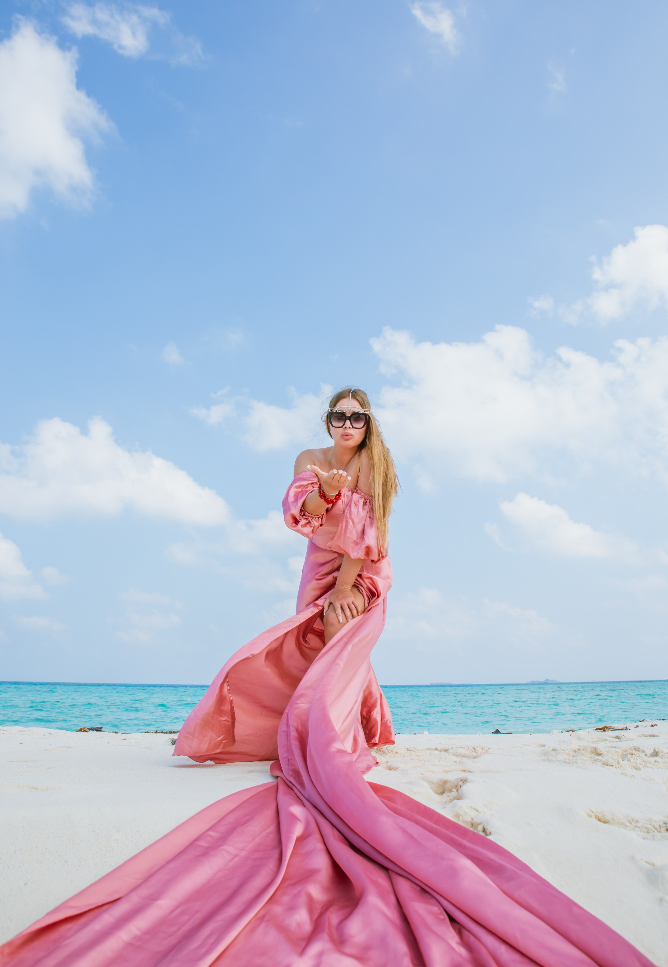 Летящие платья. Photographer in Maldives