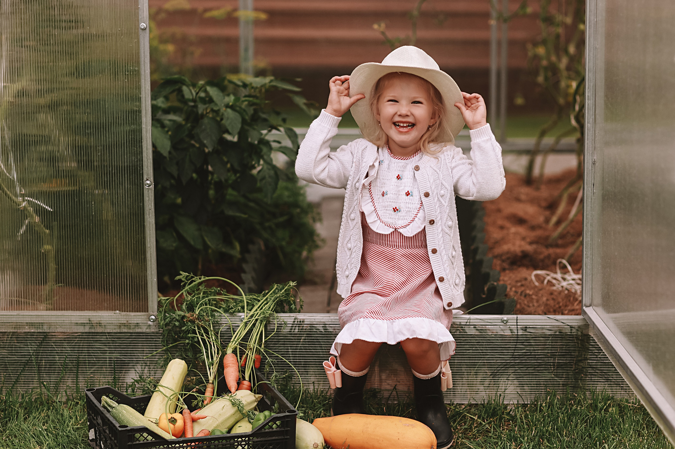 У дома. Семейный фотограф Тюмень, фотограф на роды Салмина Мария