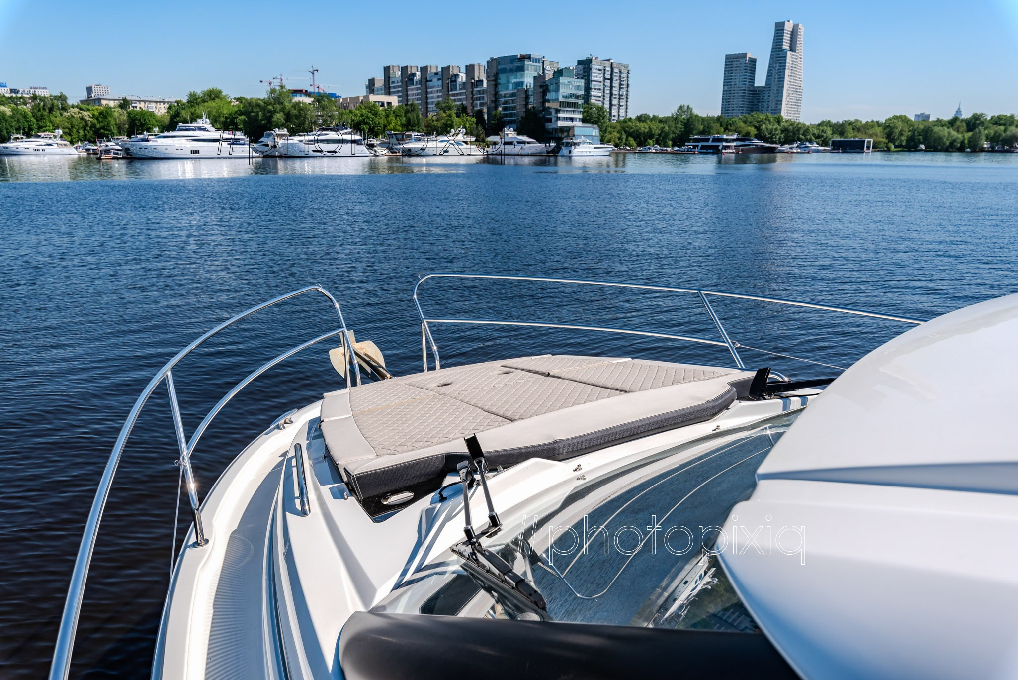 Фотосъёмка яхты Jeanneau NC 33 для брокера. Интерьерная съёмка и виртуальные туры — Интерьерный фотограф Кузнецов Сергей (photopixiq)