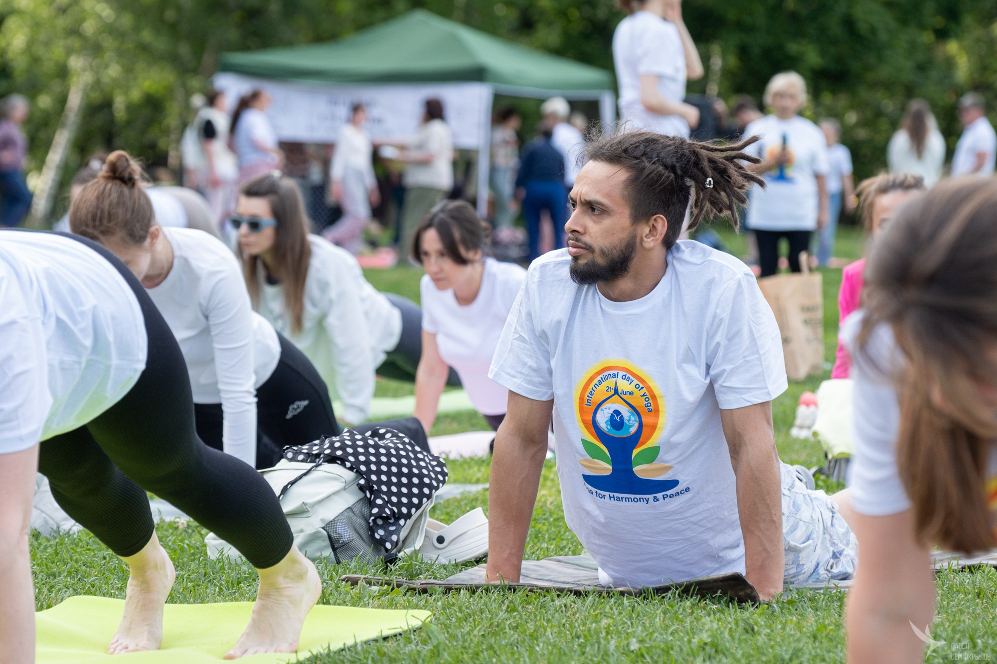 Международный день йоги в парке Горького. Репортажный фотограф в Казани Павел Серпокрылов