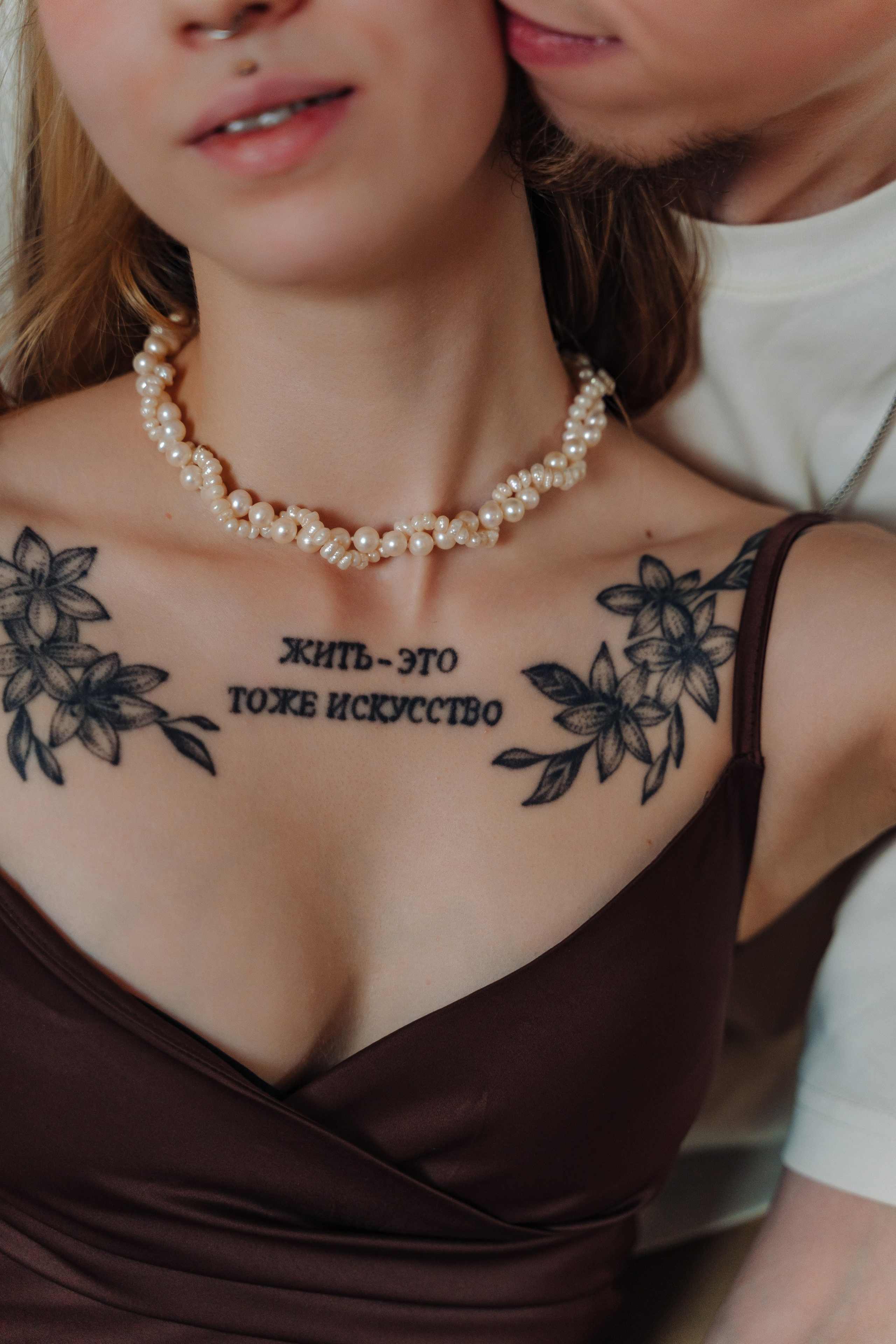 Зимняя фотосессия лавстори с предложением руки и сердца в фотостудии