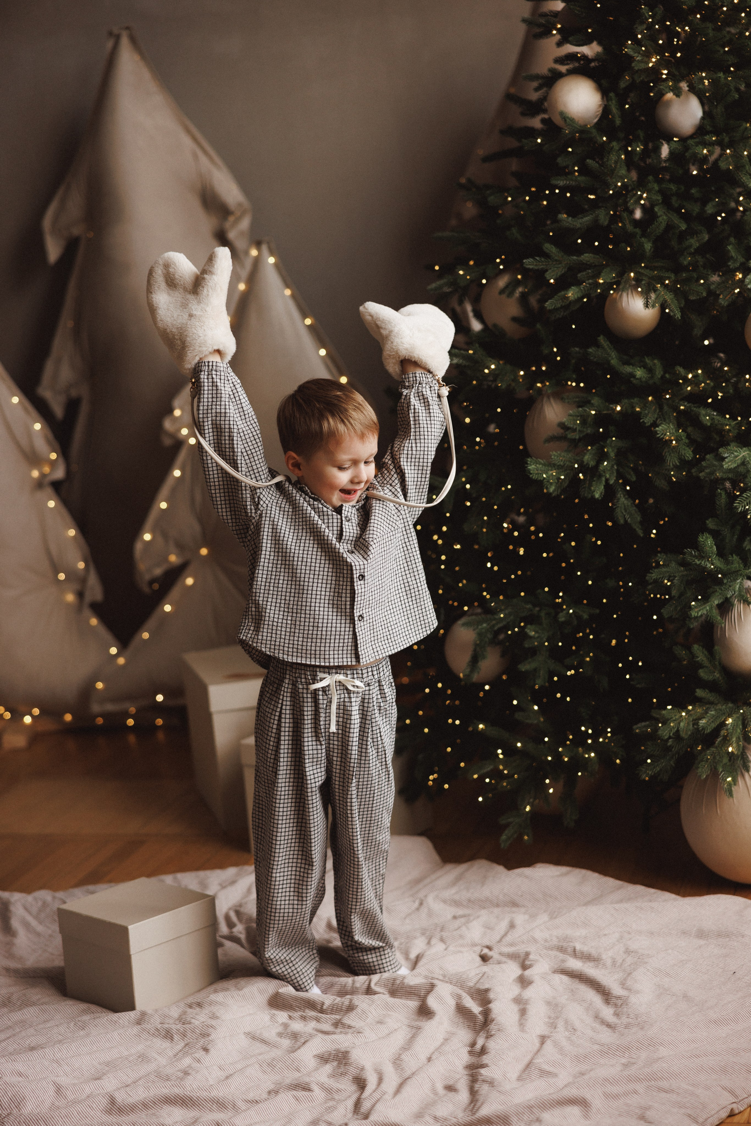 Семейная новогодняя фотосессия в фотостудии «Паркет», город Краснодар. Семейный и детский фотограф в Краснодаре Анна Трашкова