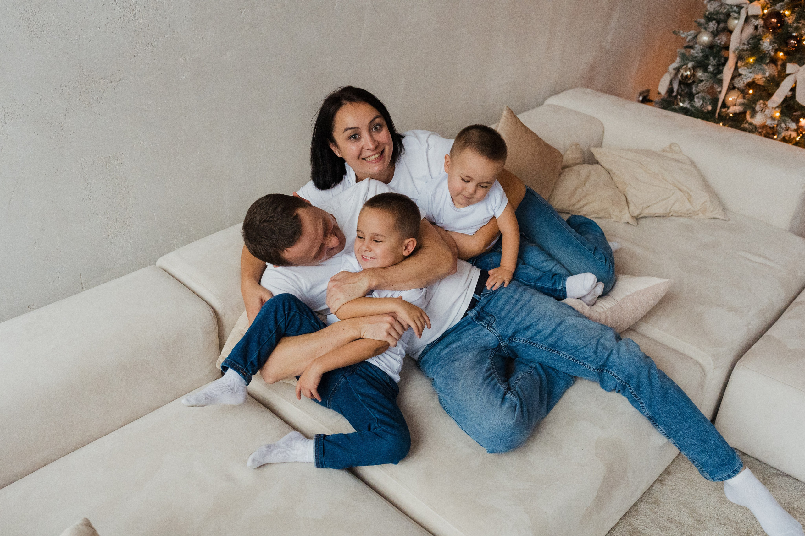 Семейная фотосессия в студии в Москве, семейный фотограф Анна Полушина. Свадебный фотограф в Москве Анна Полушина