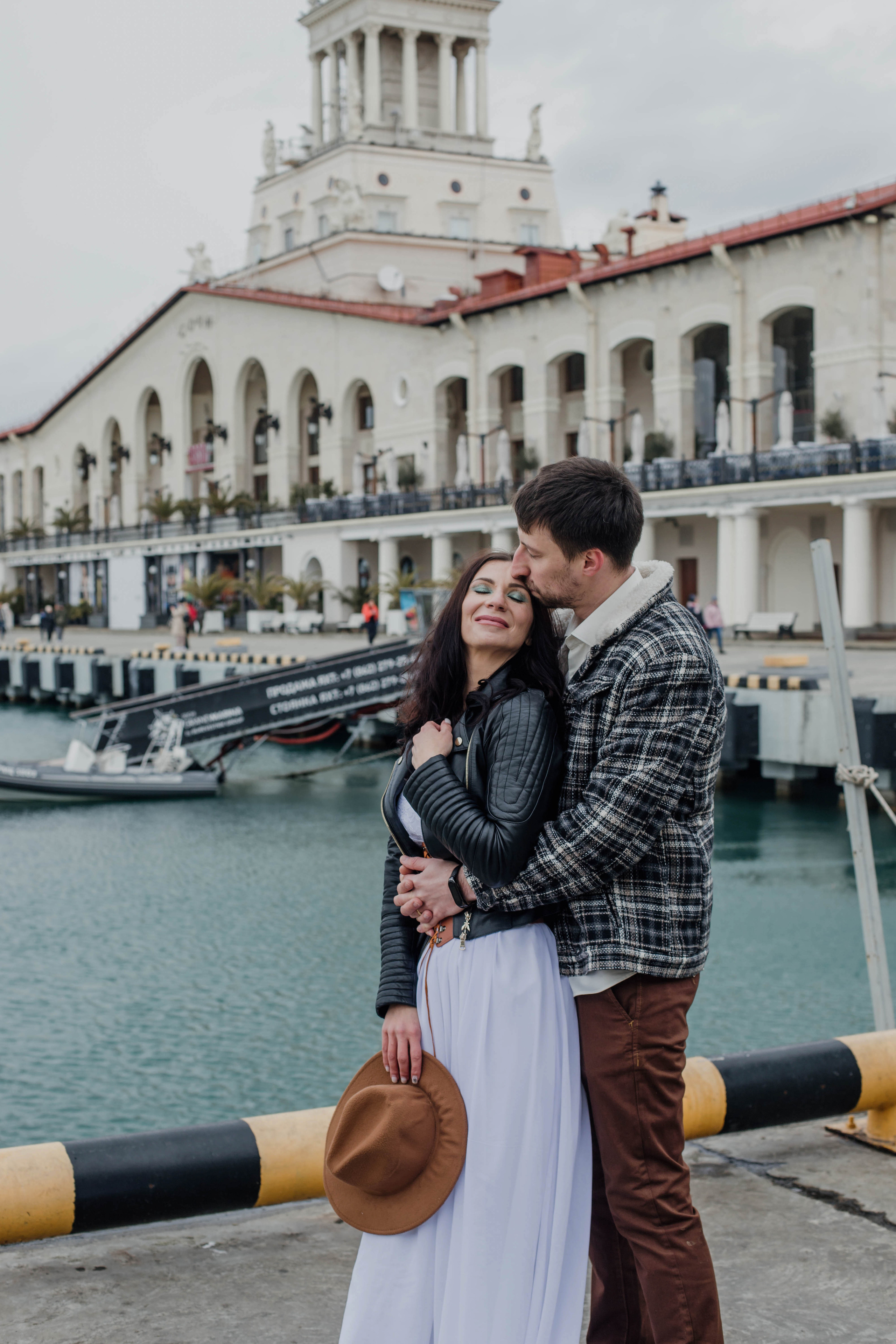 Съемка на годовщину свадьбы Анны и Елисея в морском порту СочиПрогулочная фотосессия на годовщину свадьбы. Свадебный, семейный, детский фотограф в Сочи Виолетта Александрова