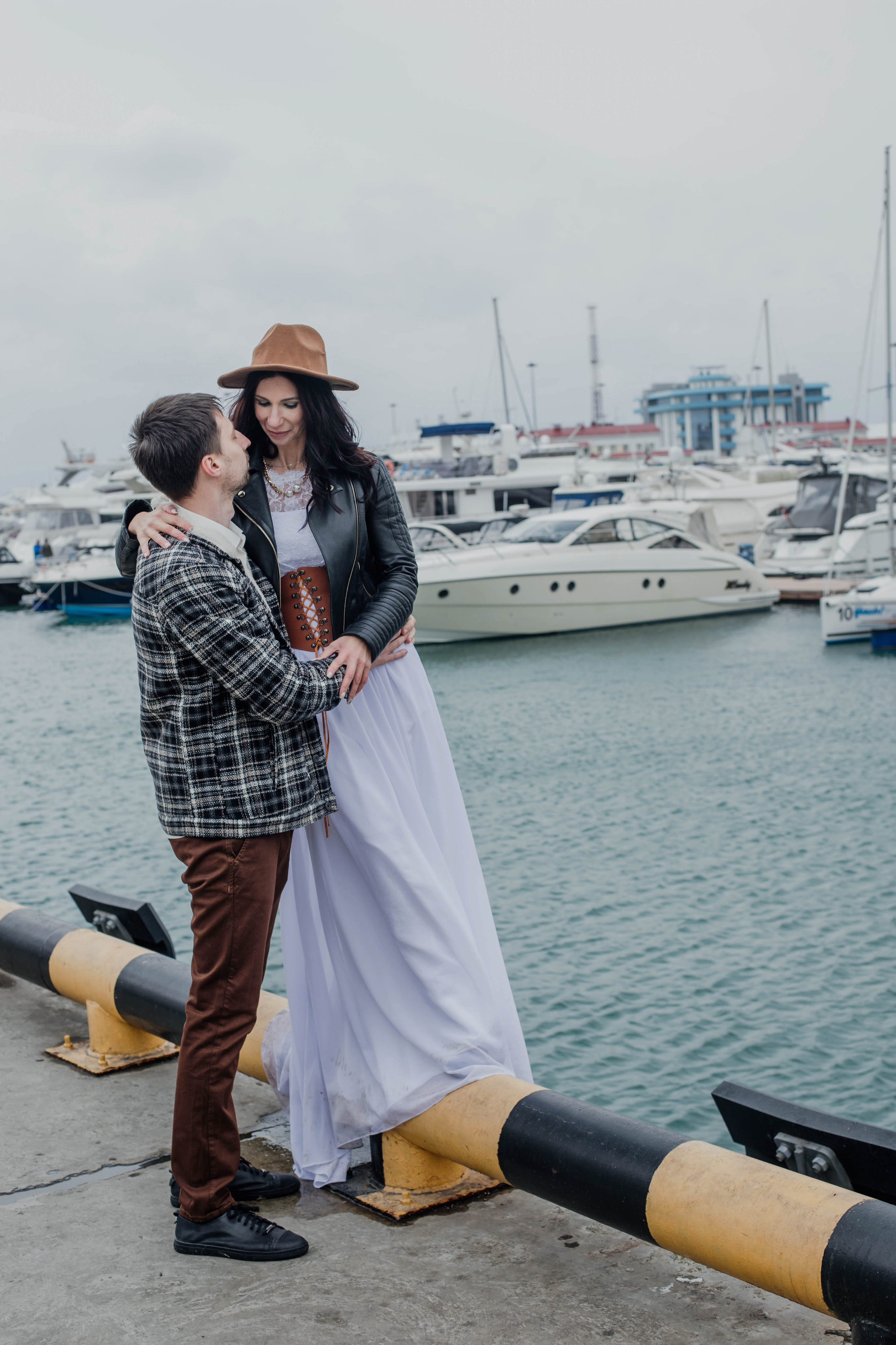 Съемка на годовщину свадьбы Анны и Елисея в морском порту СочиПрогулочная фотосессия на годовщину свадьбы. Свадебный, семейный, детский фотограф в Сочи Виолетта Александрова