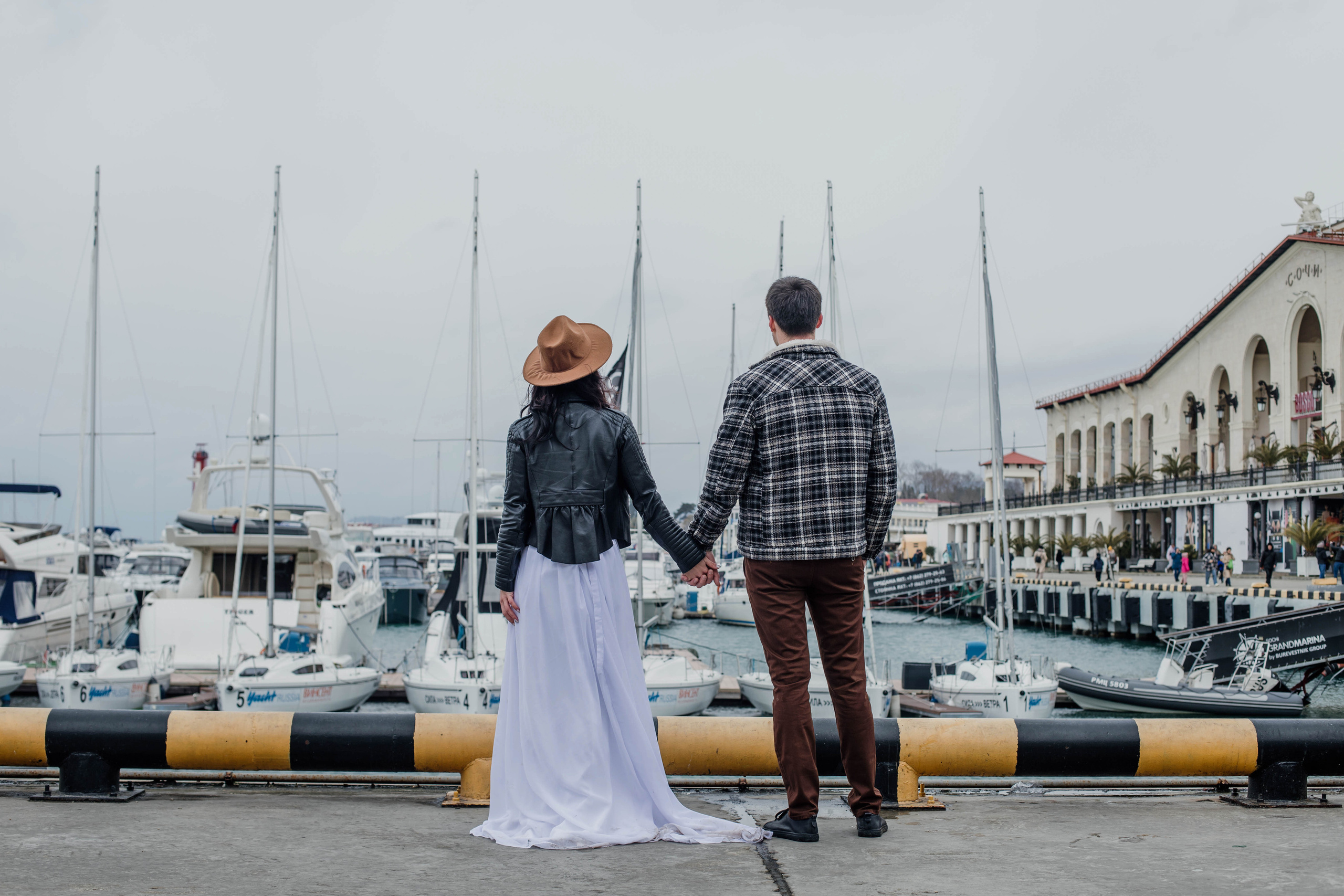 Съемка на годовщину свадьбы Анны и Елисея в морском порту СочиПрогулочная фотосессия на годовщину свадьбы. Свадебный, семейный, детский фотограф в Сочи Виолетта Александрова
