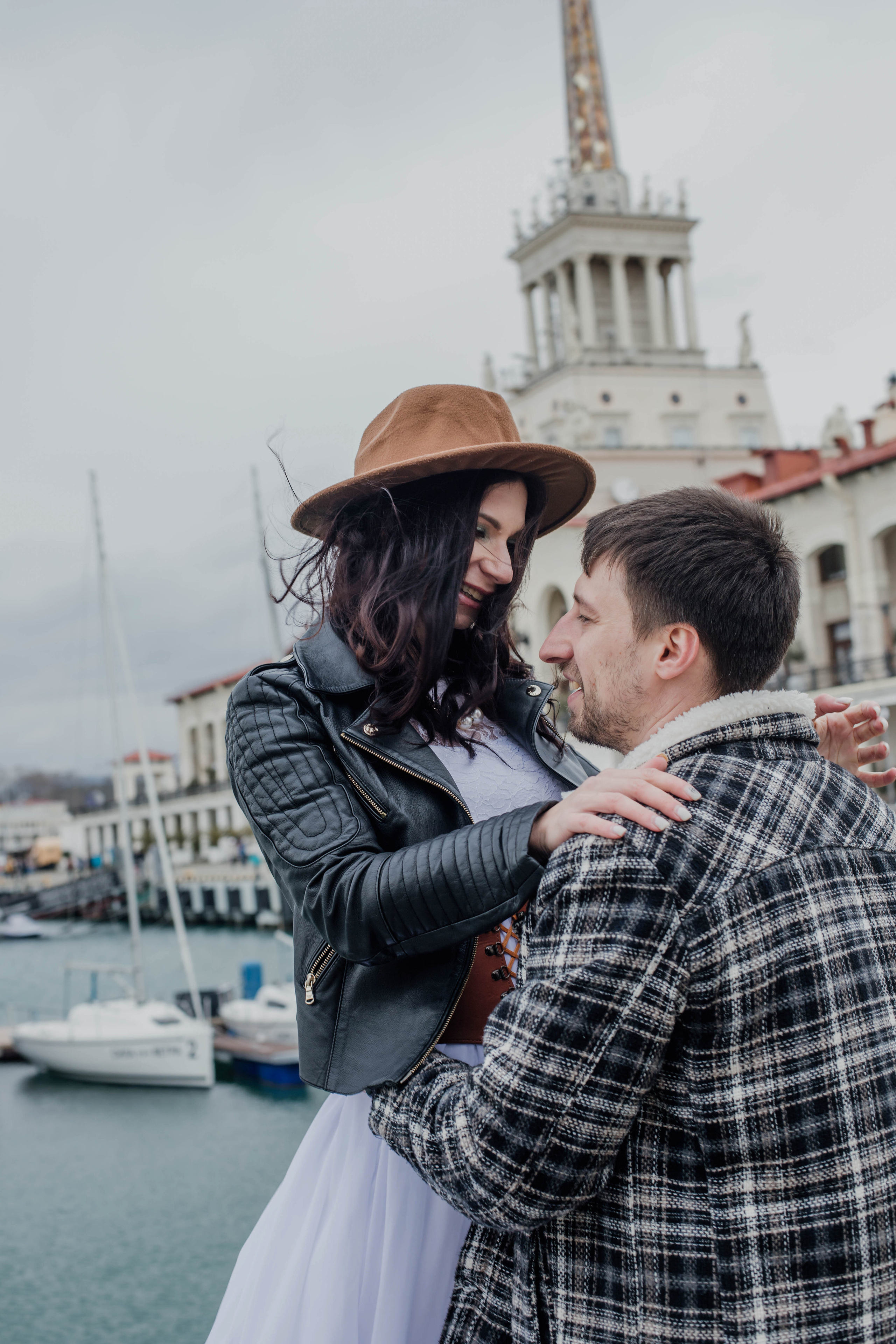 Съемка на годовщину свадьбы Анны и Елисея в морском порту СочиПрогулочная фотосессия на годовщину свадьбы. Свадебный, семейный, детский фотограф в Сочи Виолетта Александрова