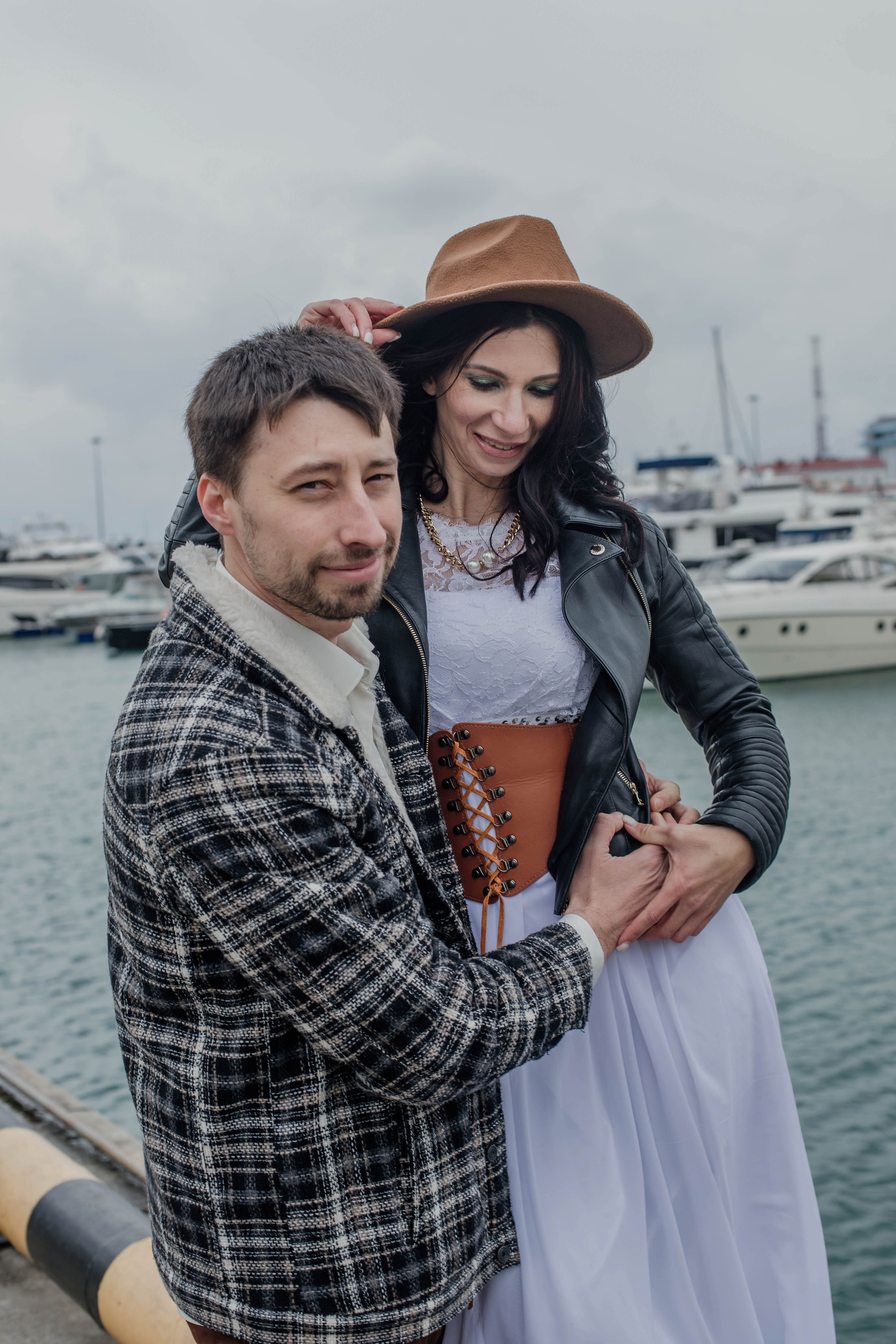 Съемка на годовщину свадьбы Анны и Елисея в морском порту СочиПрогулочная фотосессия на годовщину свадьбы. Свадебный, семейный, детский фотограф в Сочи Виолетта Александрова